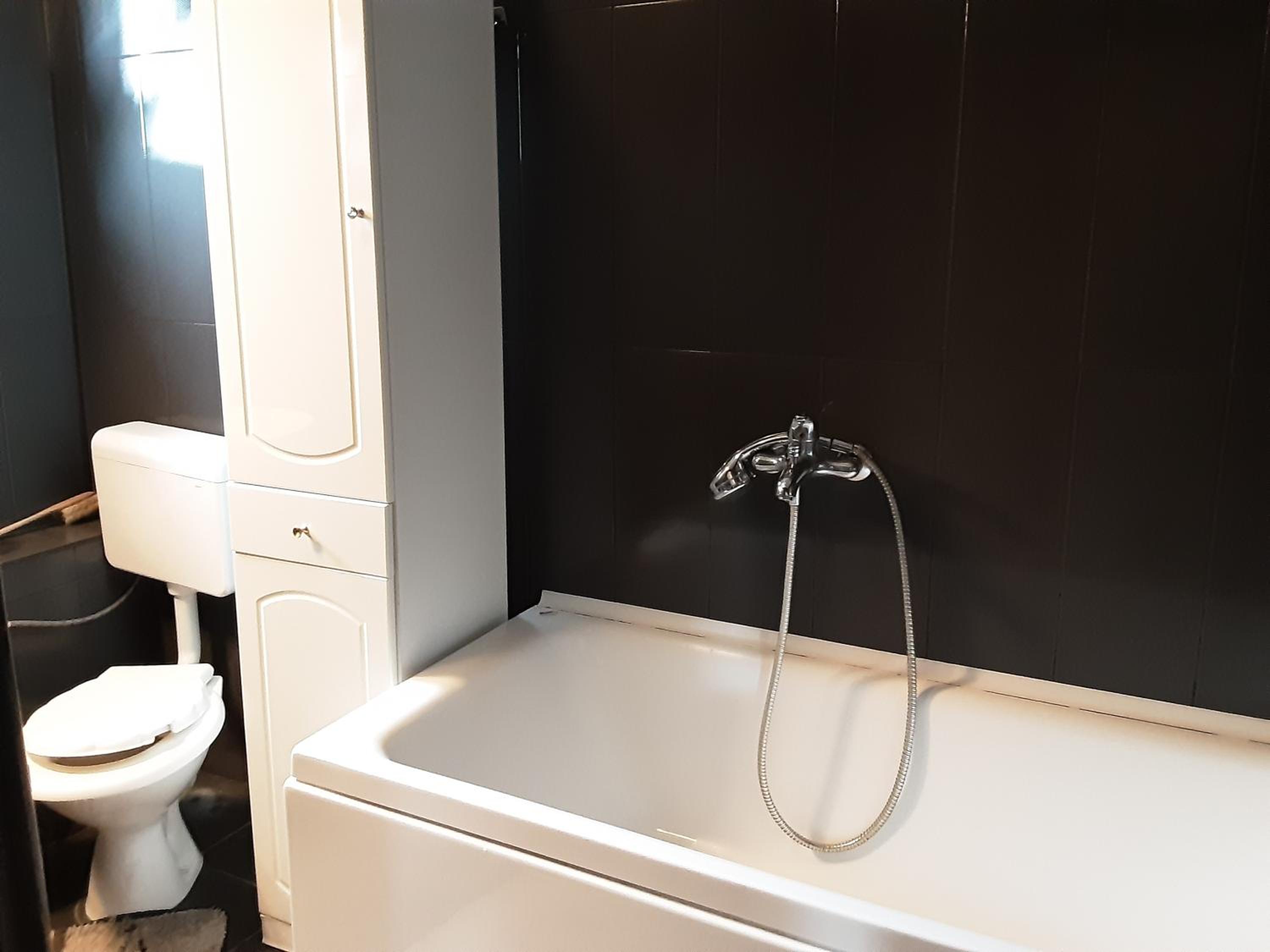Quadruple Room with Bath - Photo 7