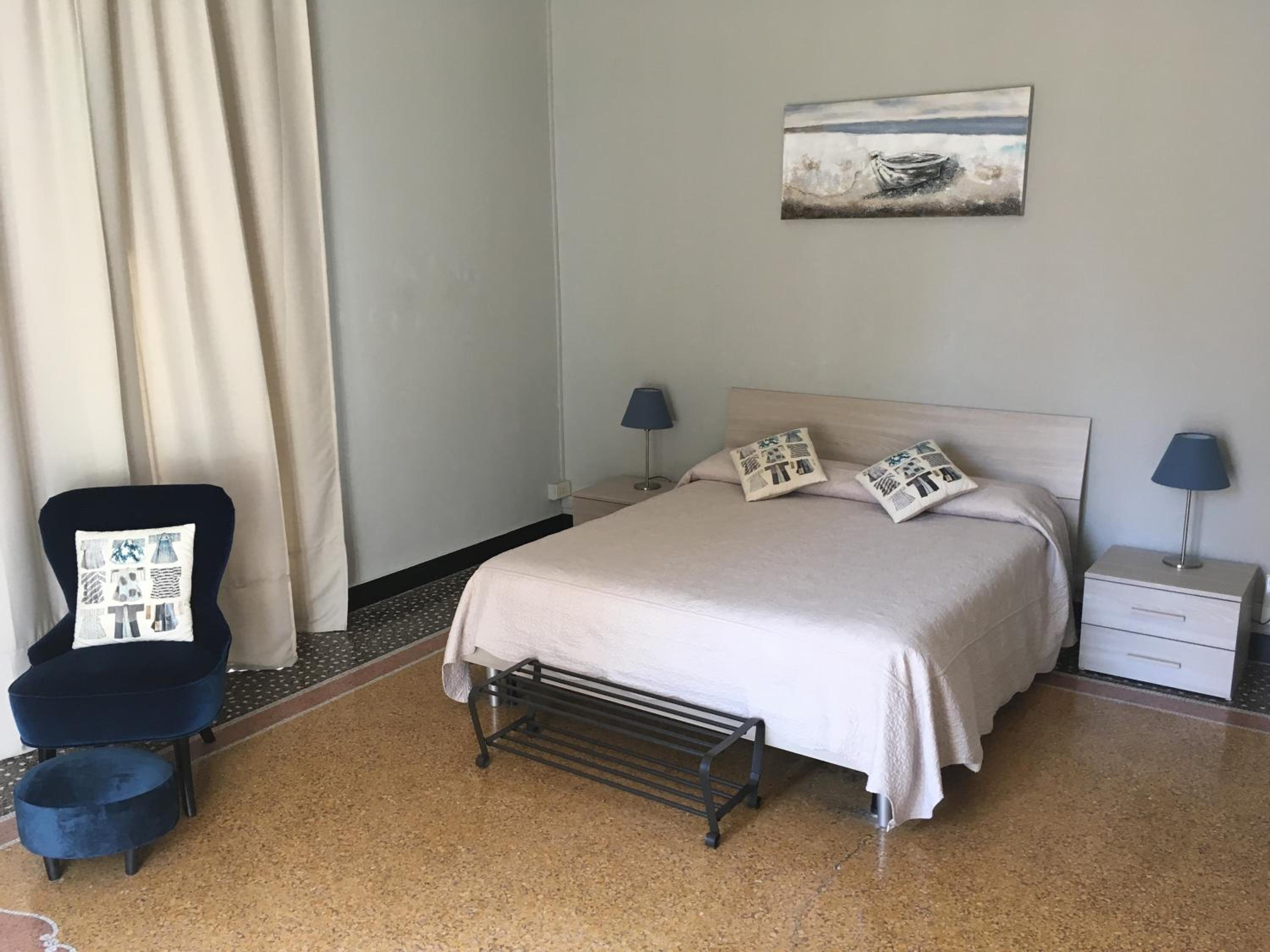 Double Room with Private Bathroom - Photo 1