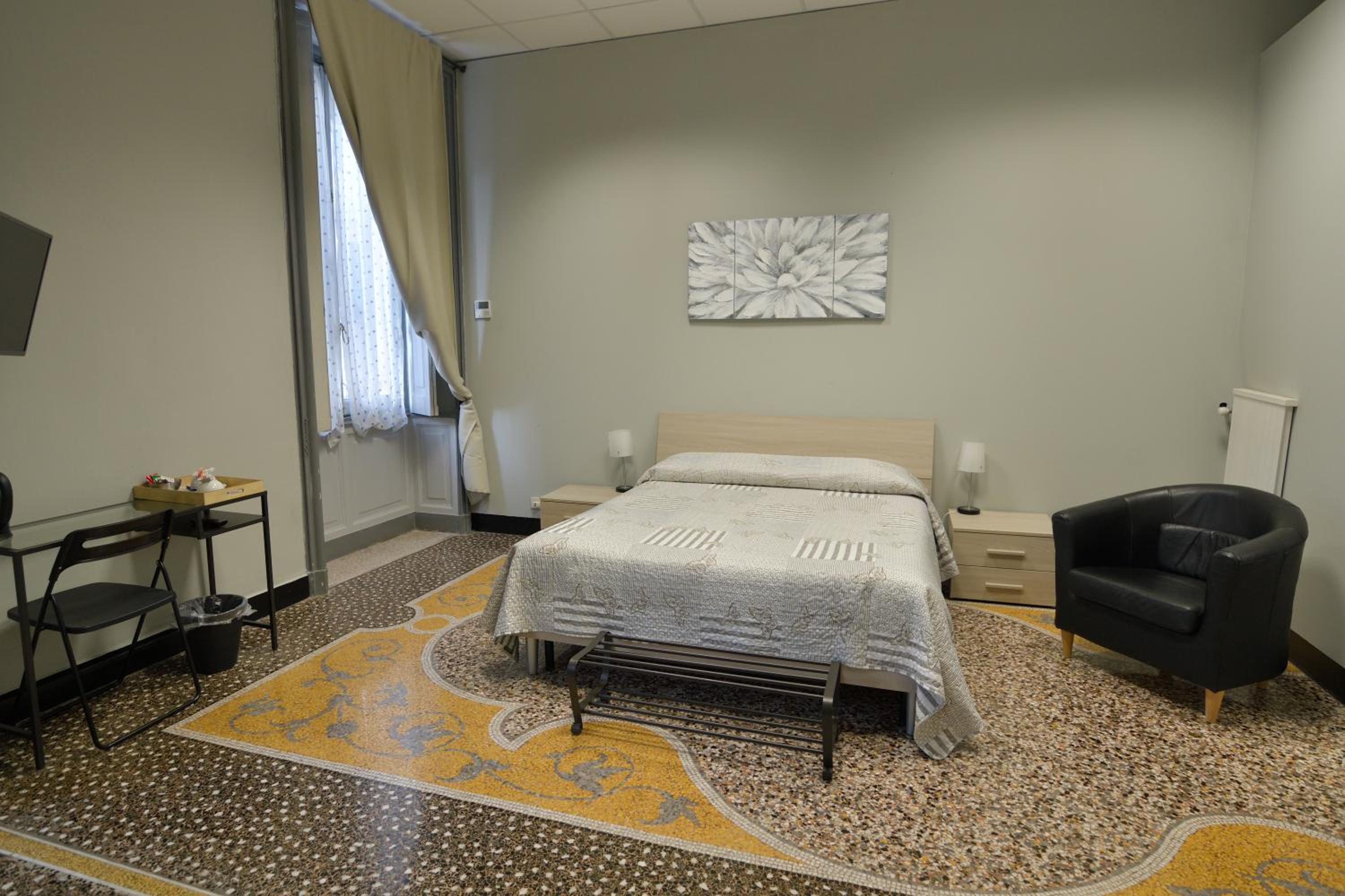 Triple Room with Private Bathroom - Photo 1