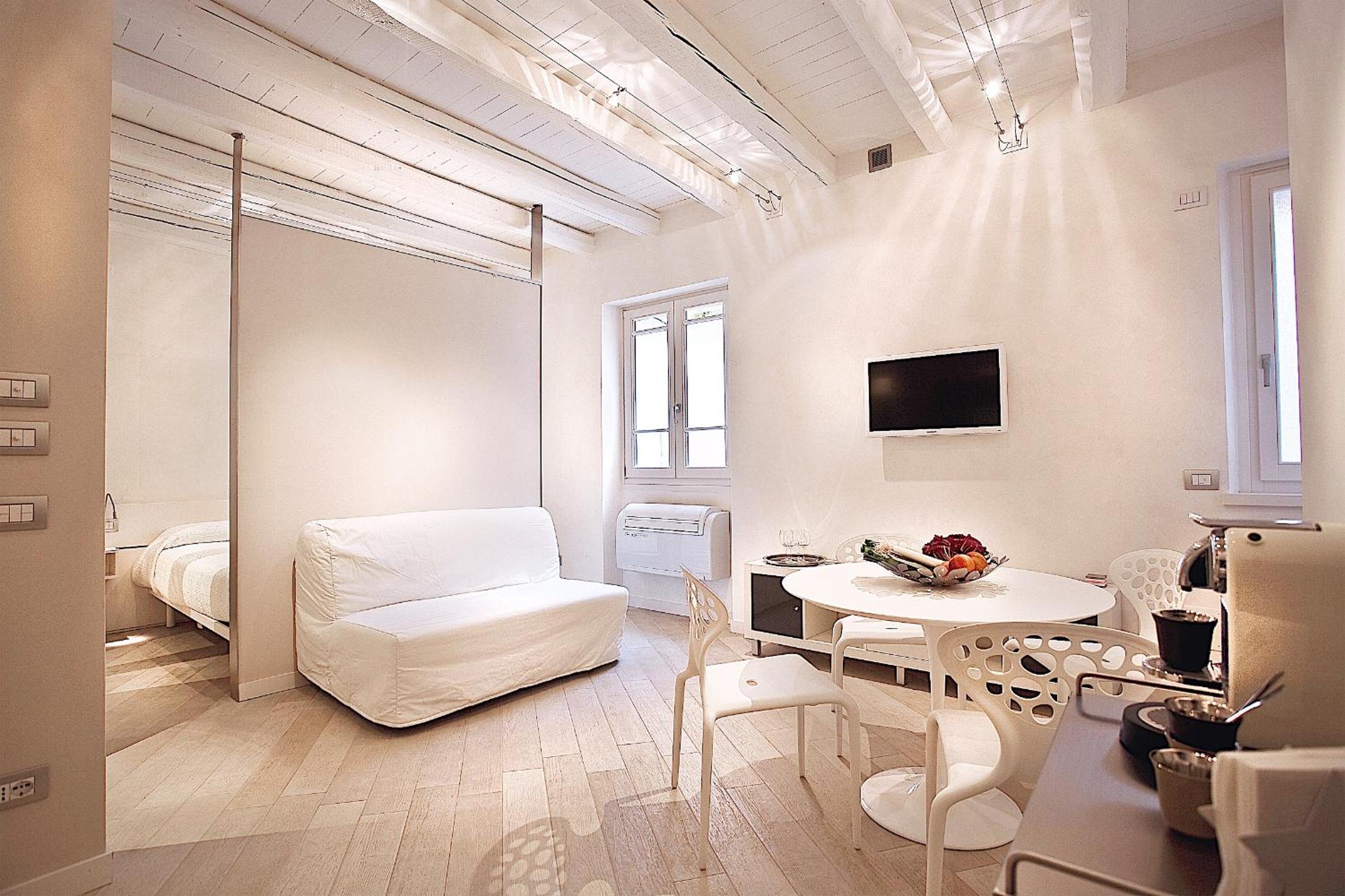 Studio Apartment - Photo 7