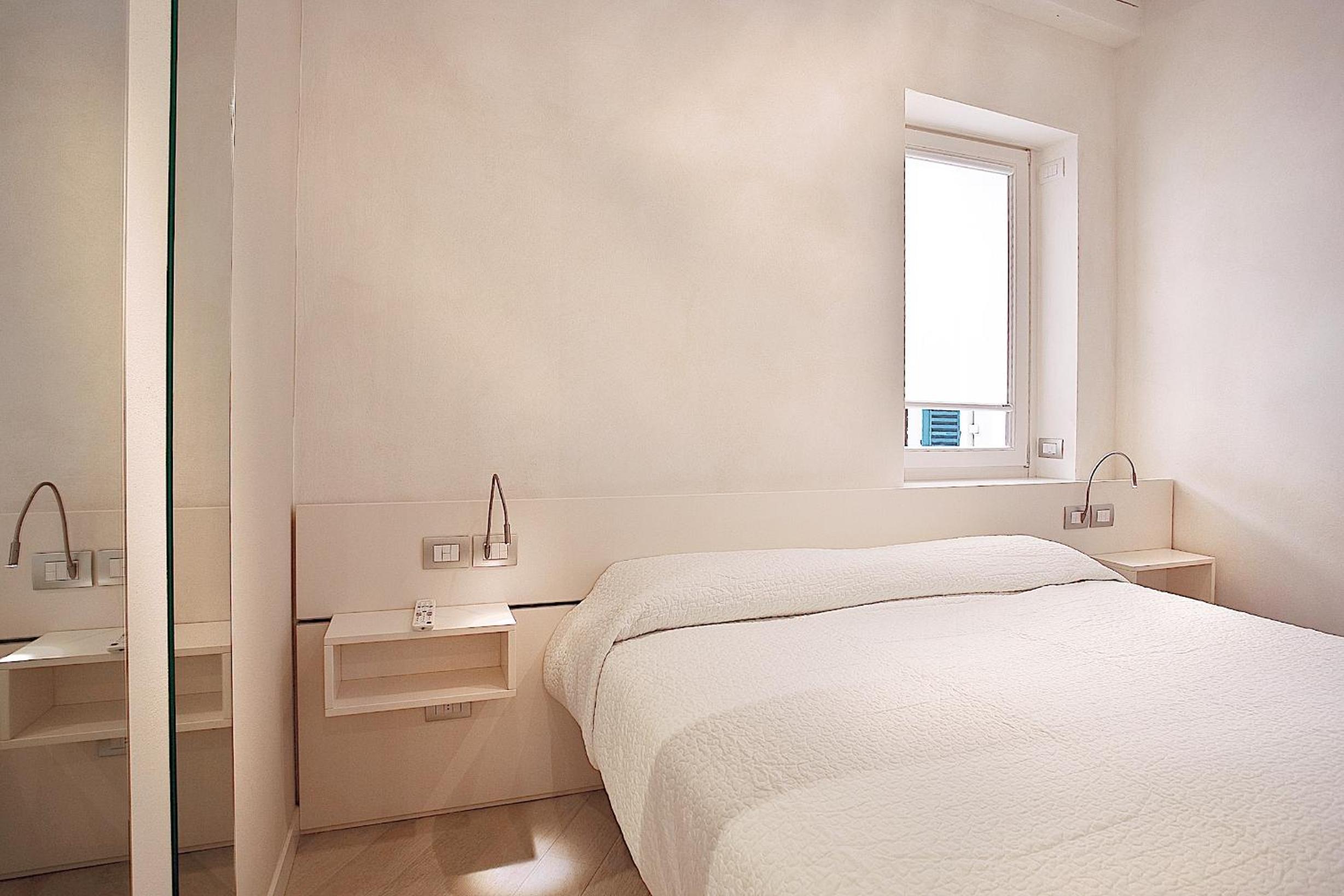 Studio Apartment - Photo 2