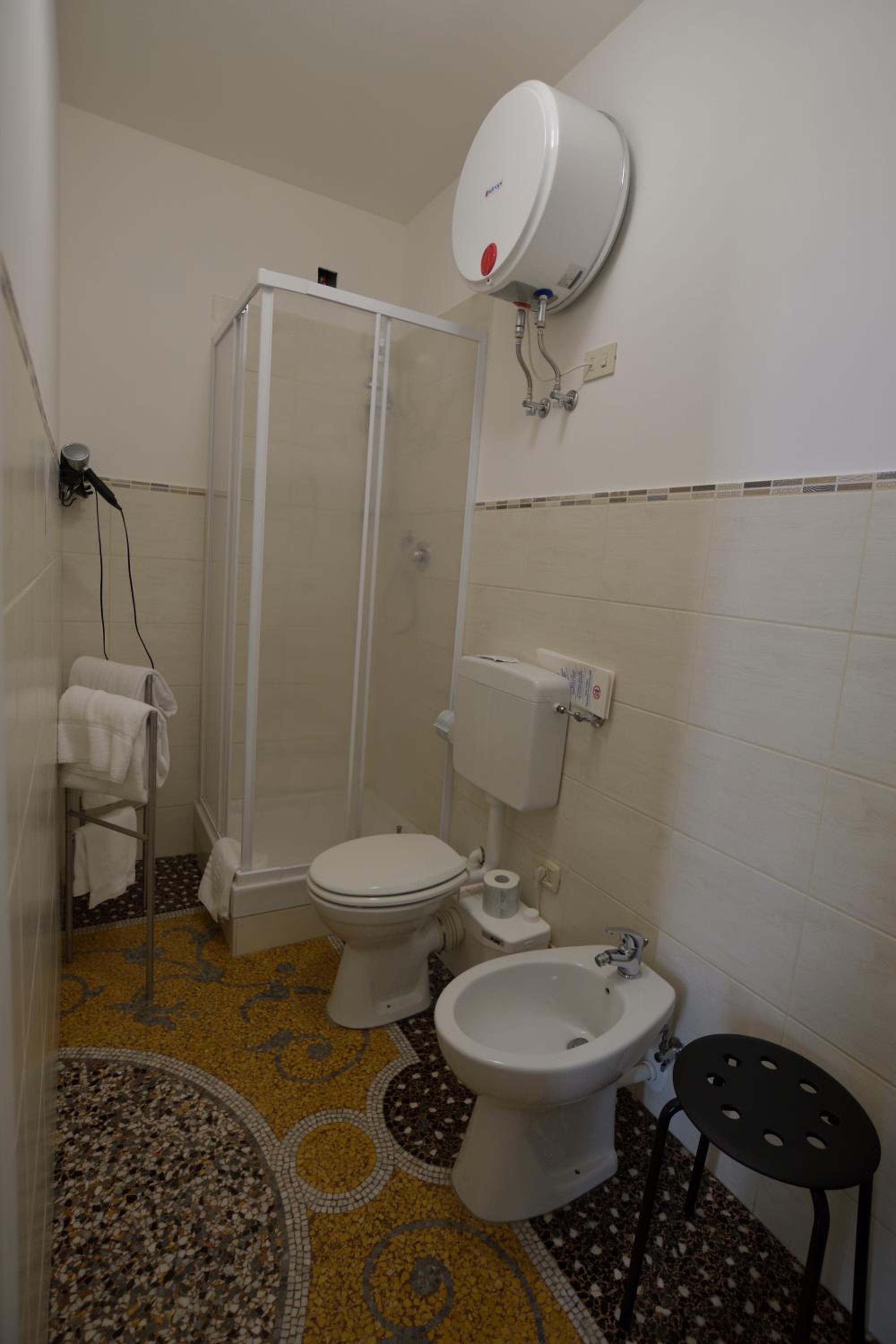 Triple Room with Private Bathroom - Photo 2