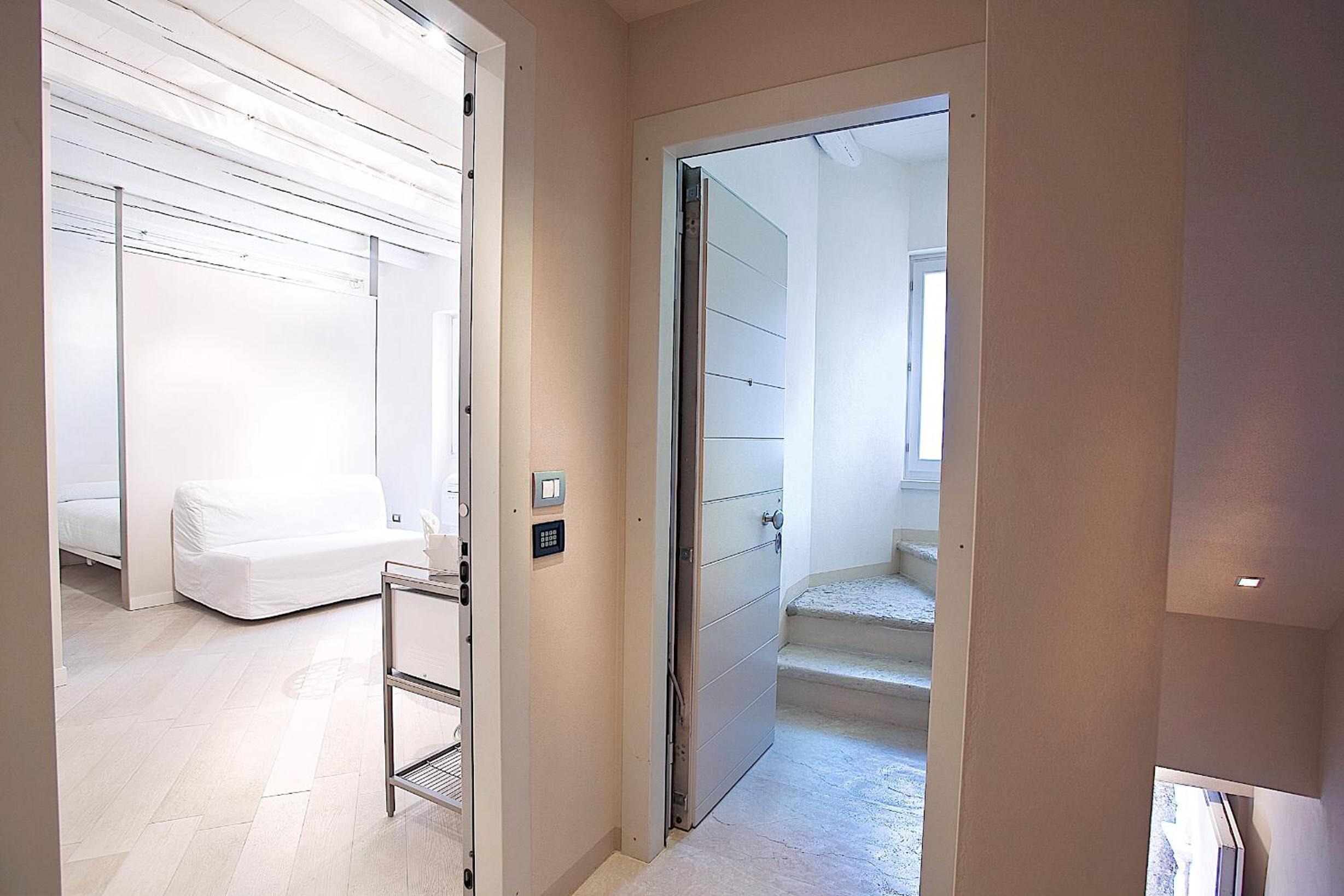Studio Apartment - Photo 10