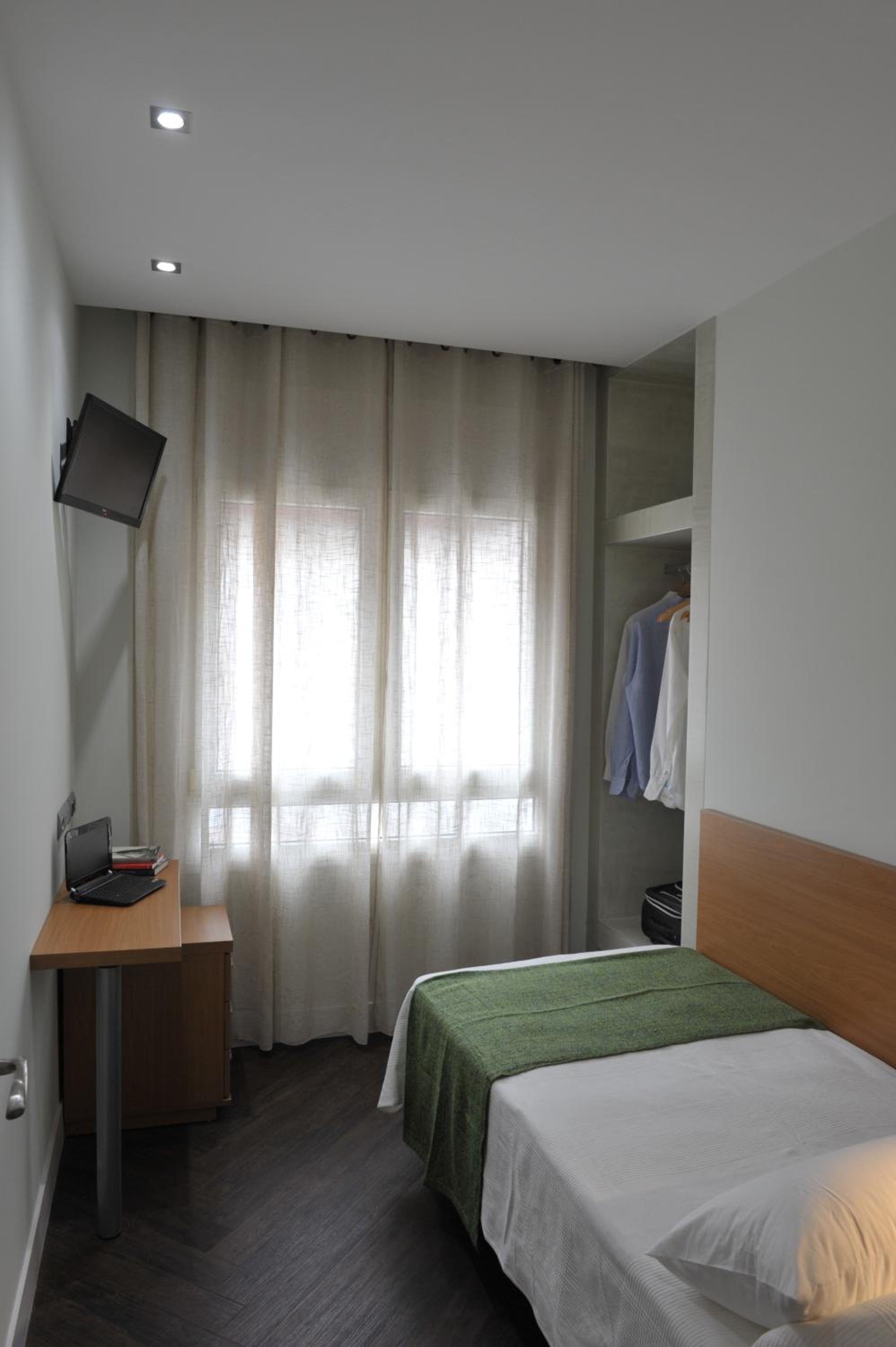 Three-Bedroom Apartment With Spa Bath photo 3
