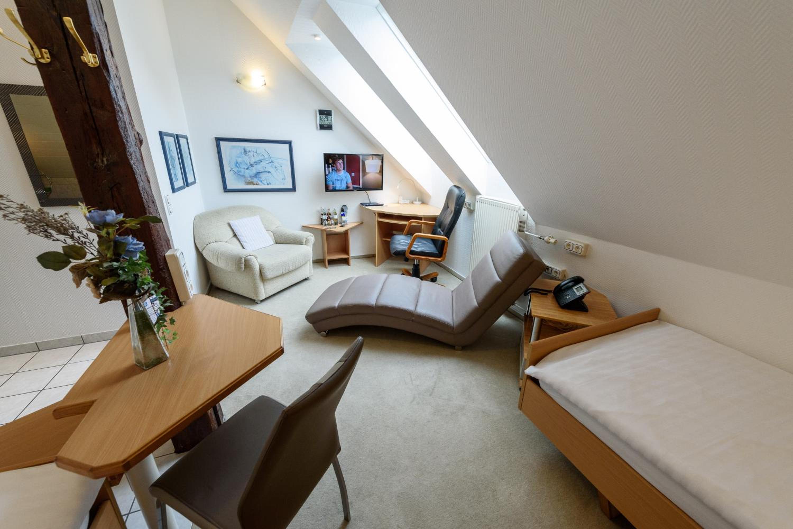 Standard Twin Room photo 2
