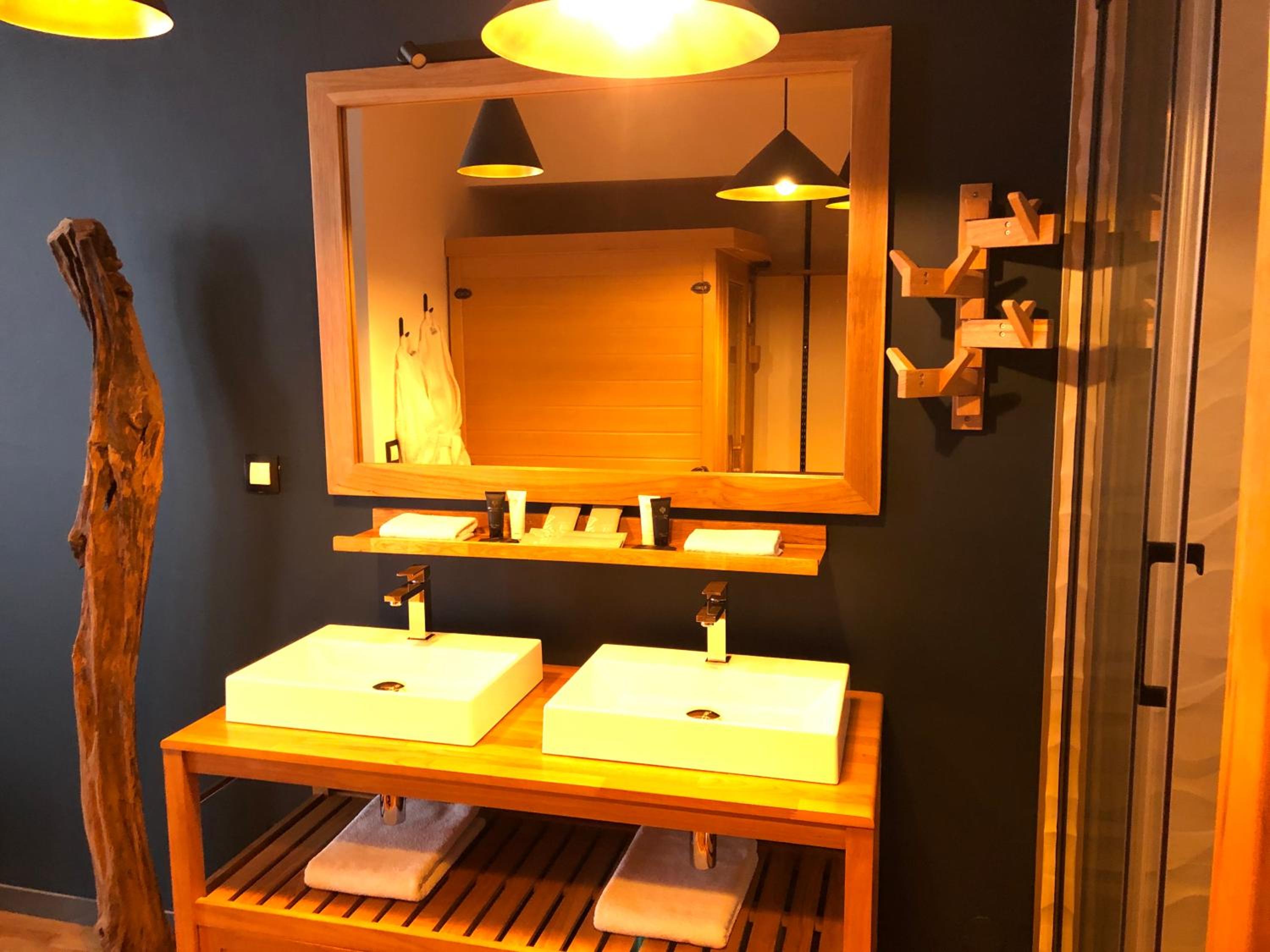 Suite with Jacuzzi and Sauna - Photo 15