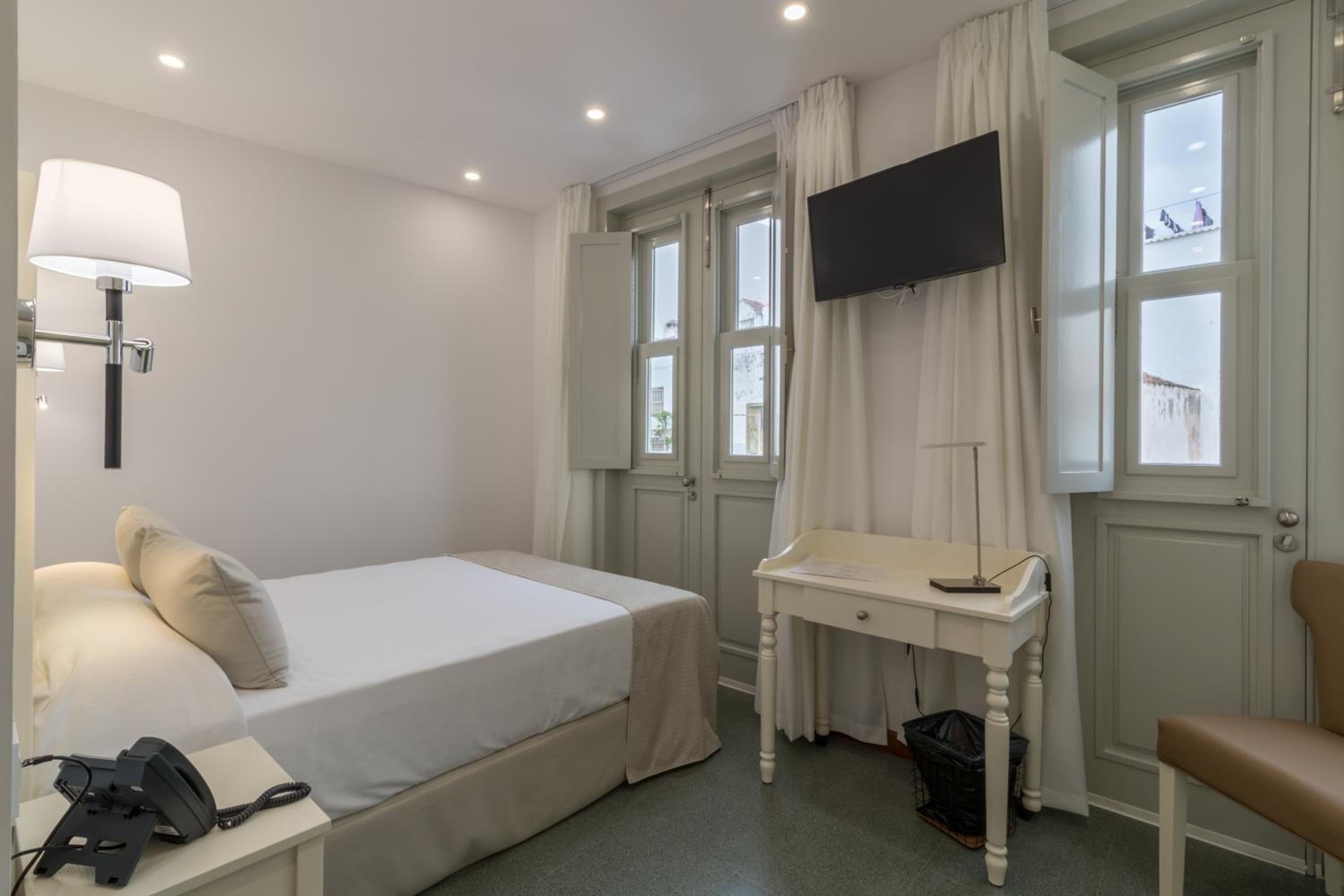 Double Room thumbnail 5