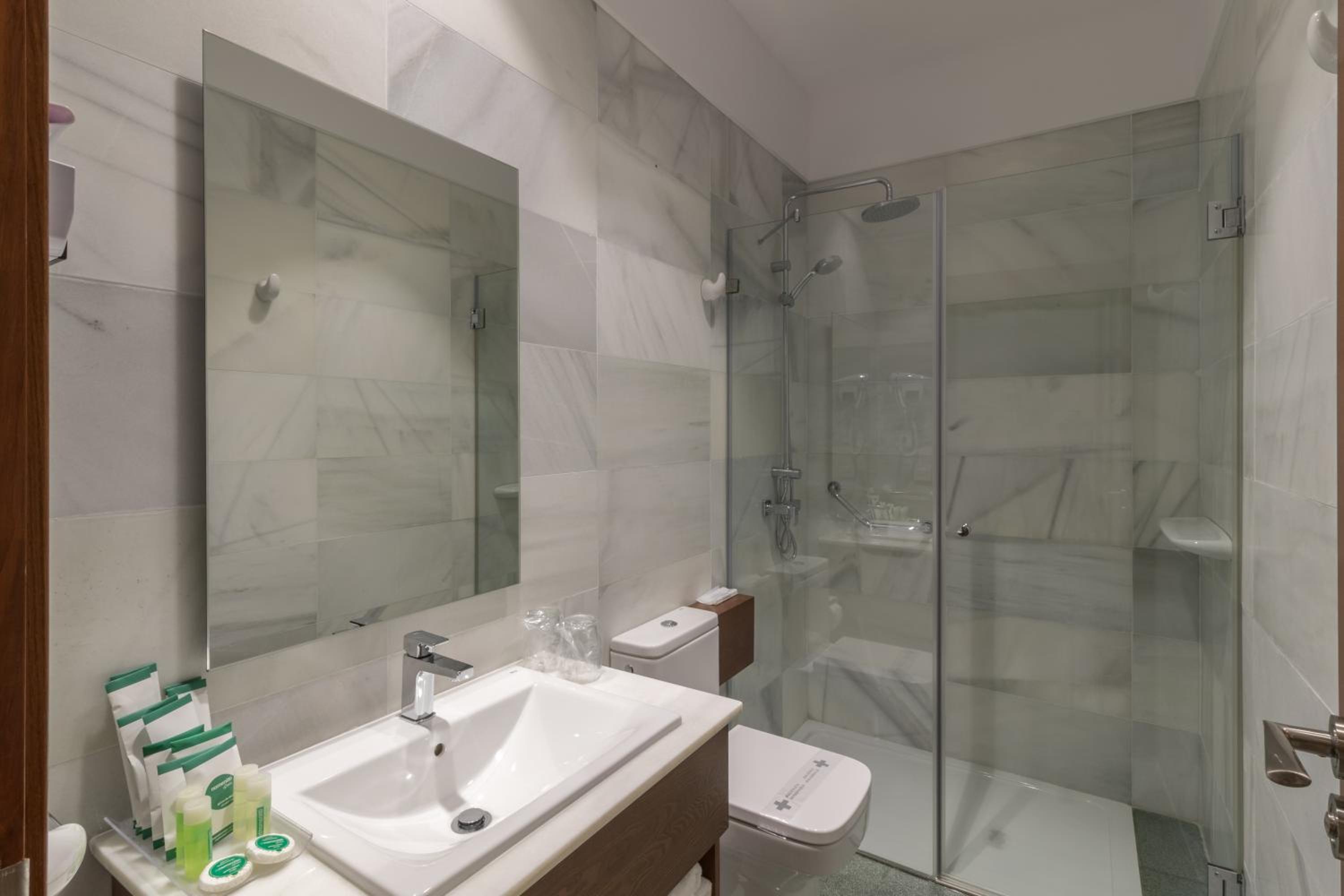 Double Room thumbnail 6