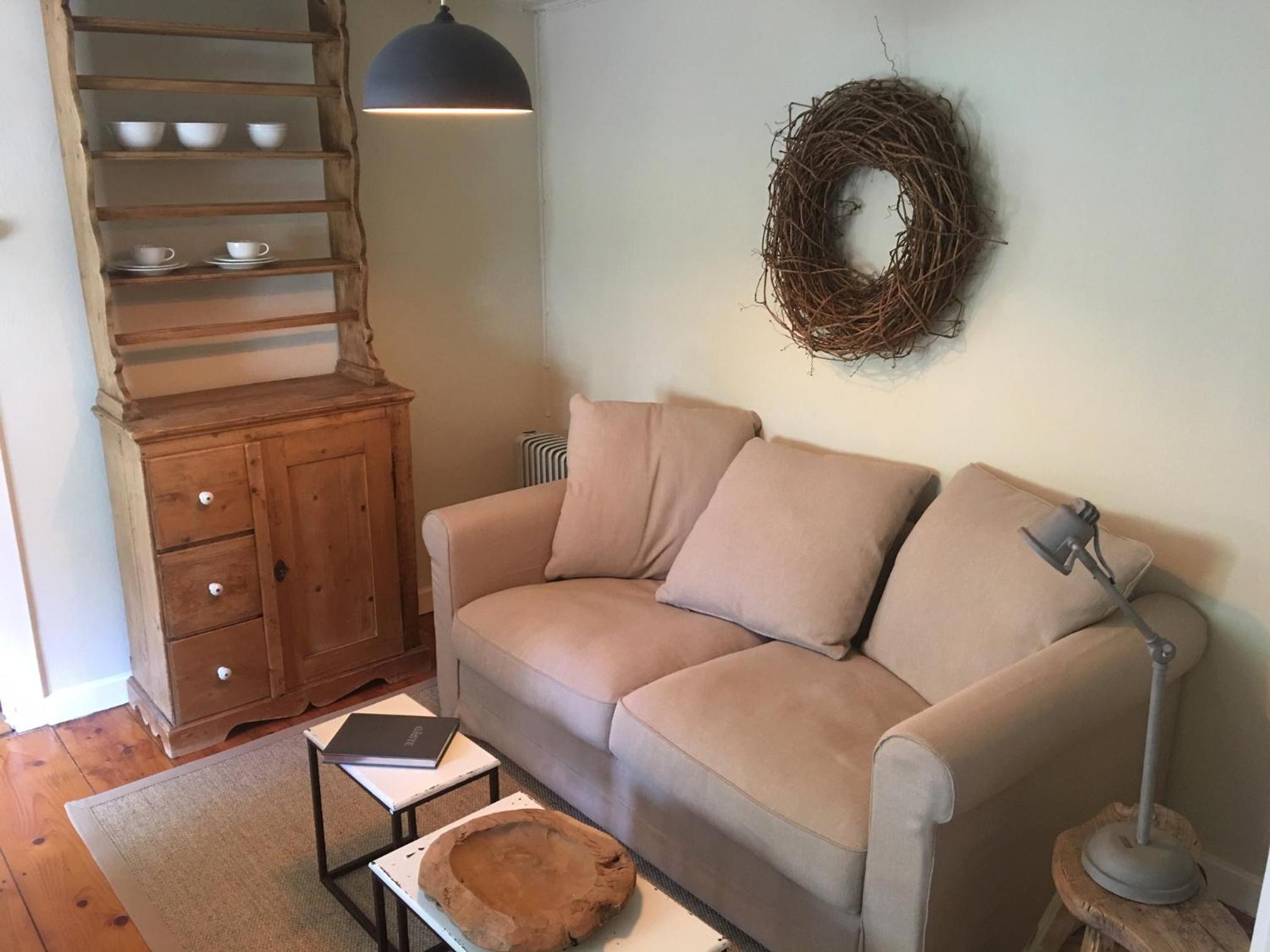 One-Bedroom Apartment photo 1