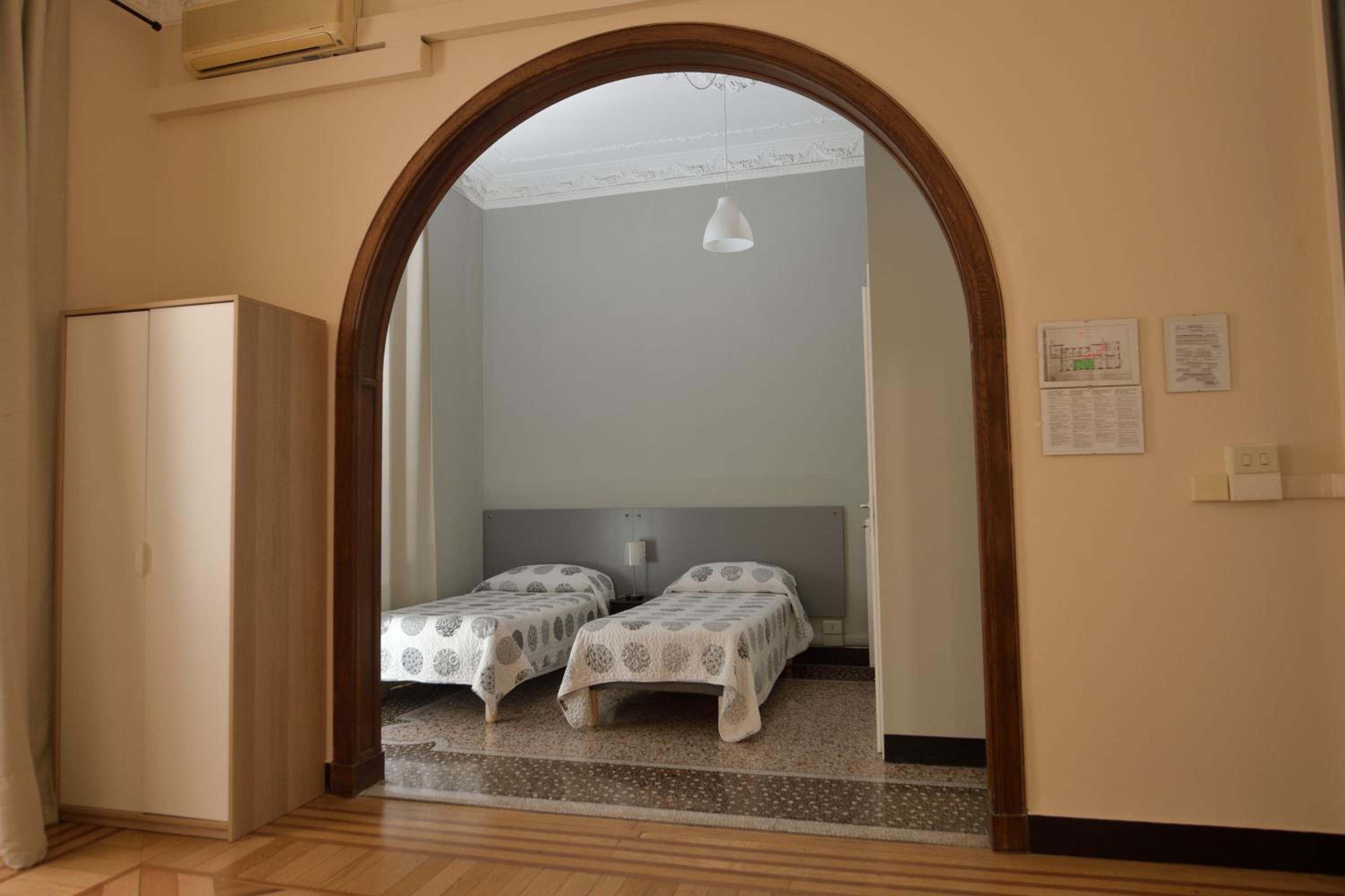 Quadruple Room with Private Bathroom - Photo 4