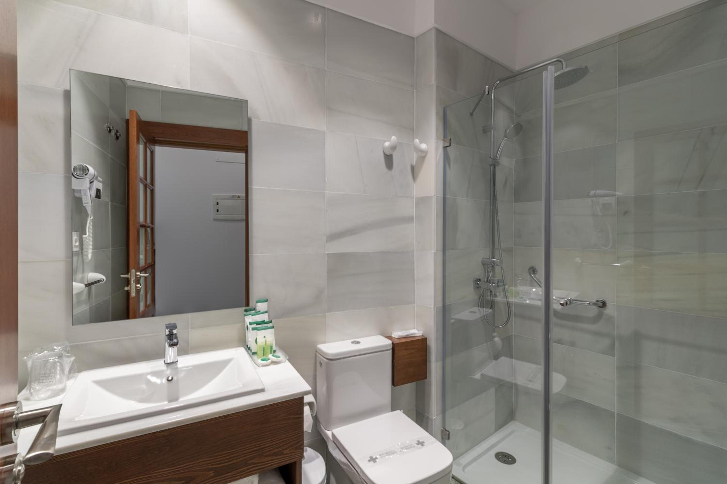 Standard Twin Room with Sea View