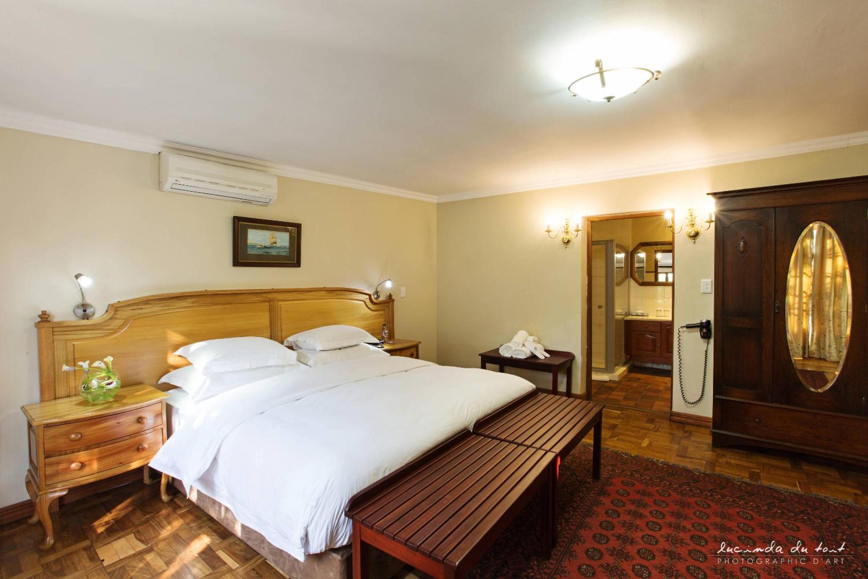Luxury King Room - Photo 5