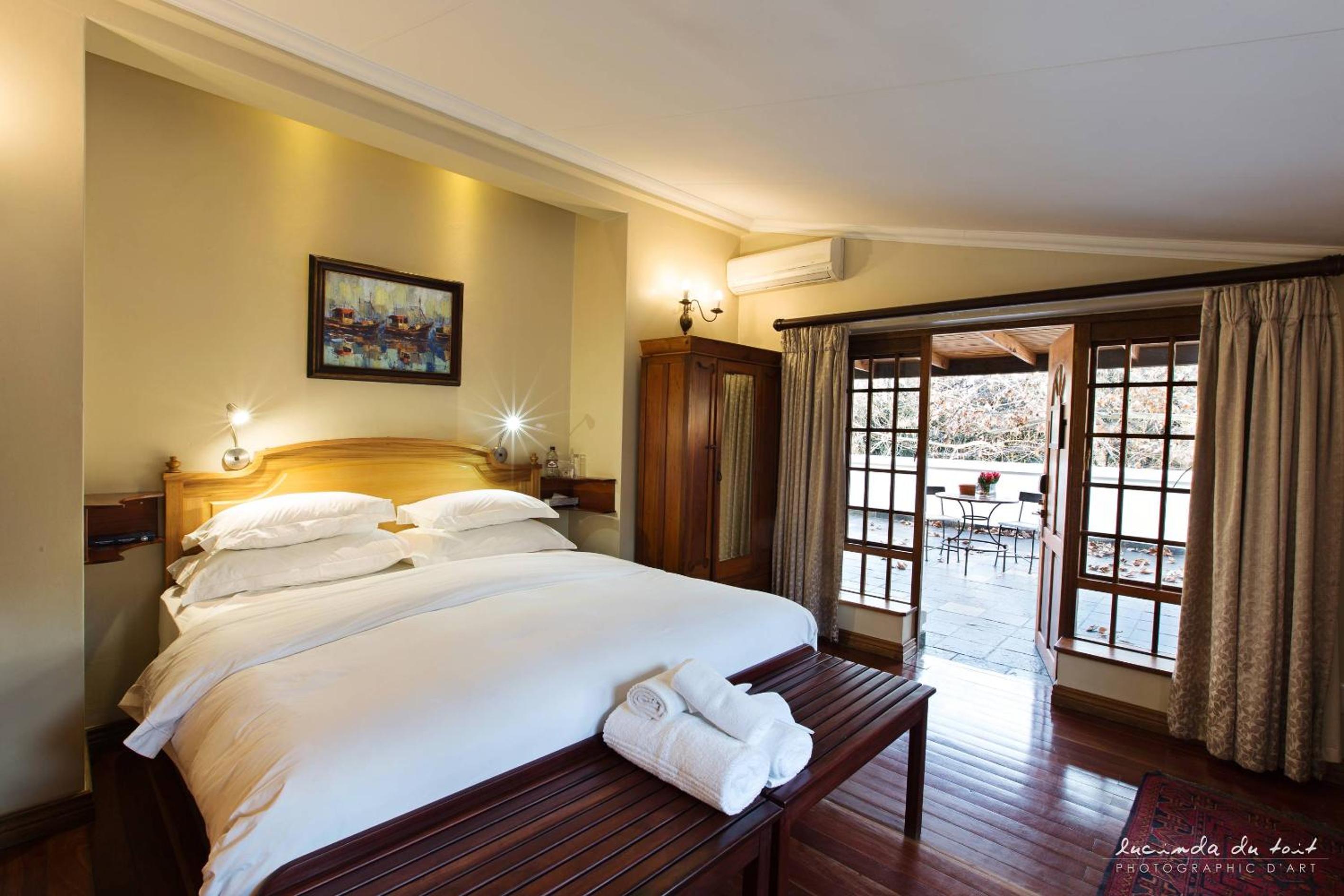 Luxury King Room - Photo 7