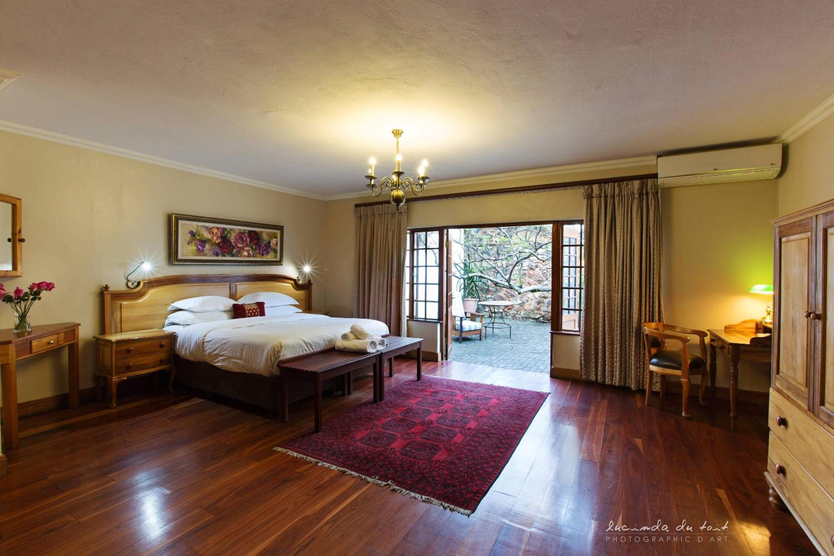 Luxury King Room - Photo 8