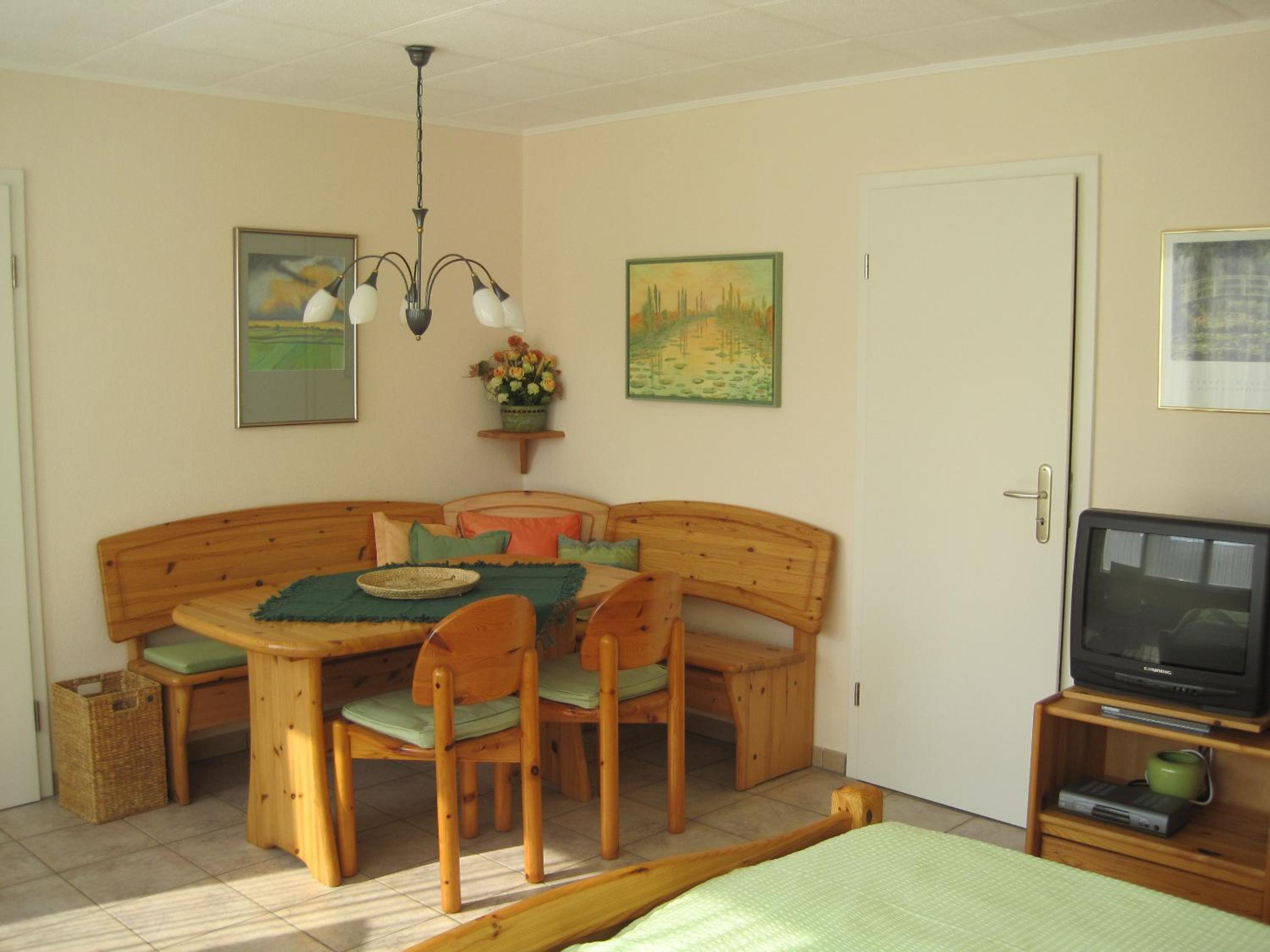 One-Bedroom Apartment with Garden photo 2