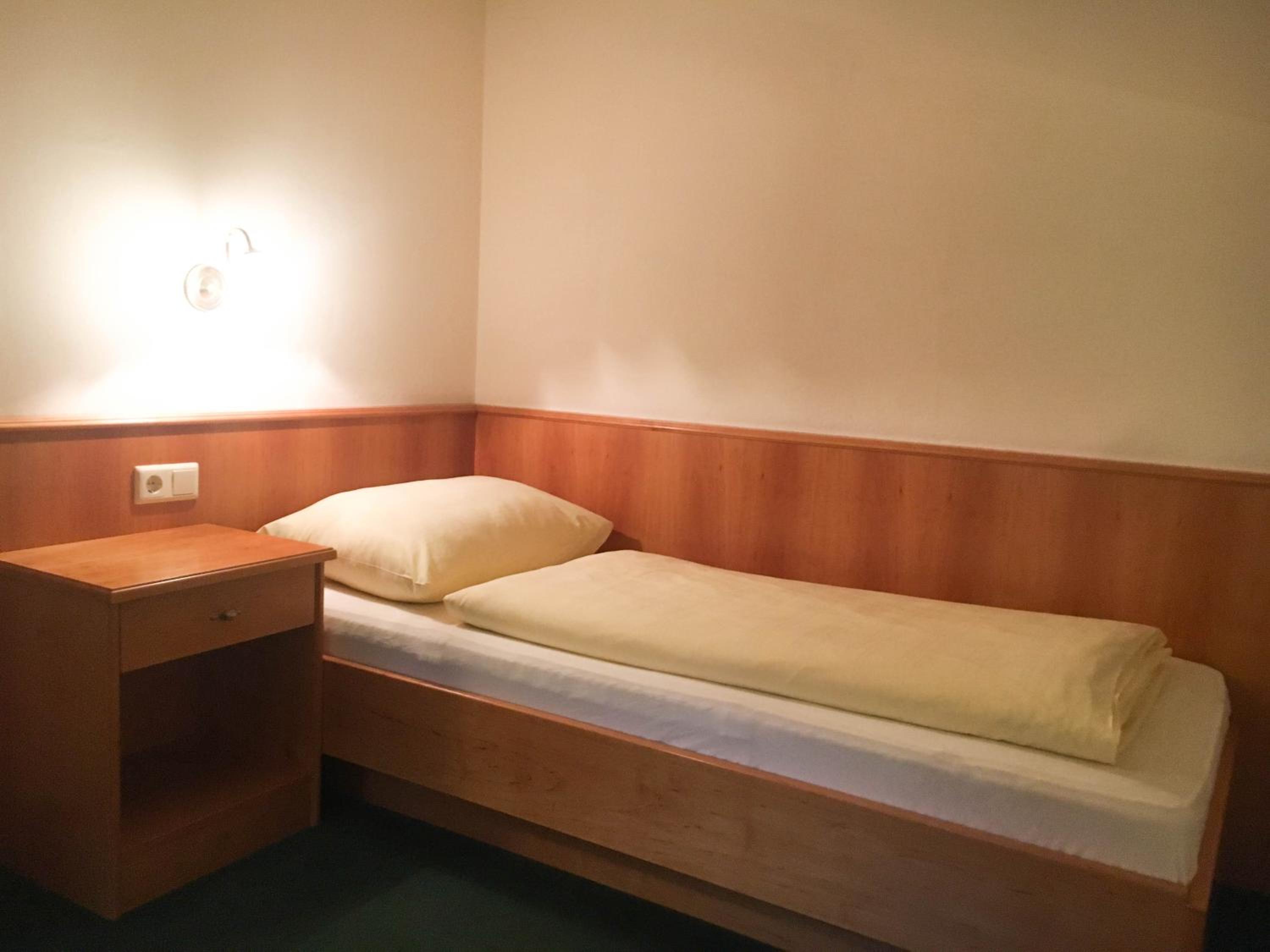 Large One-Bedroom Apartment with Balcony photo 2