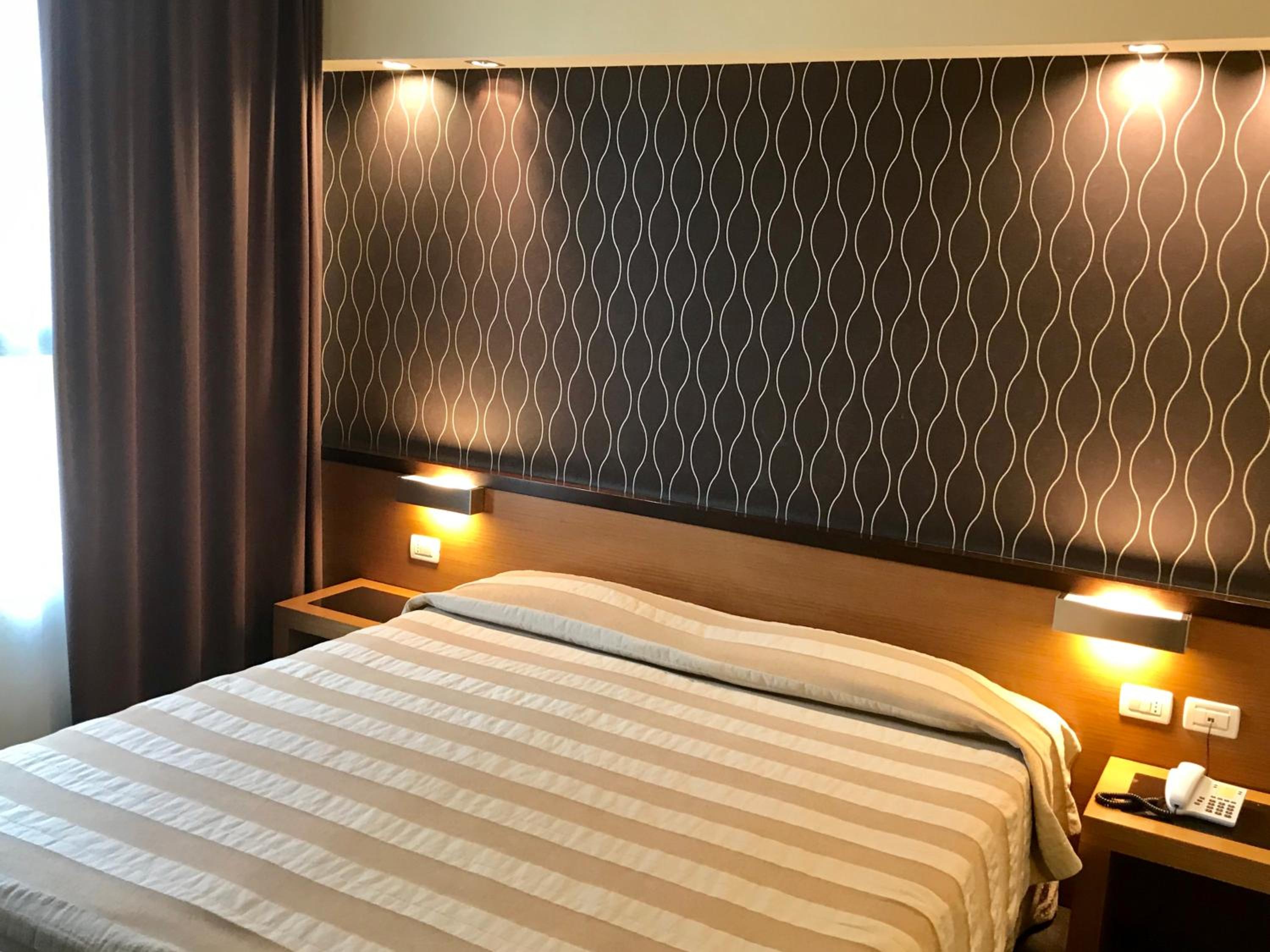 Classic Double or Twin Room - Photo 4