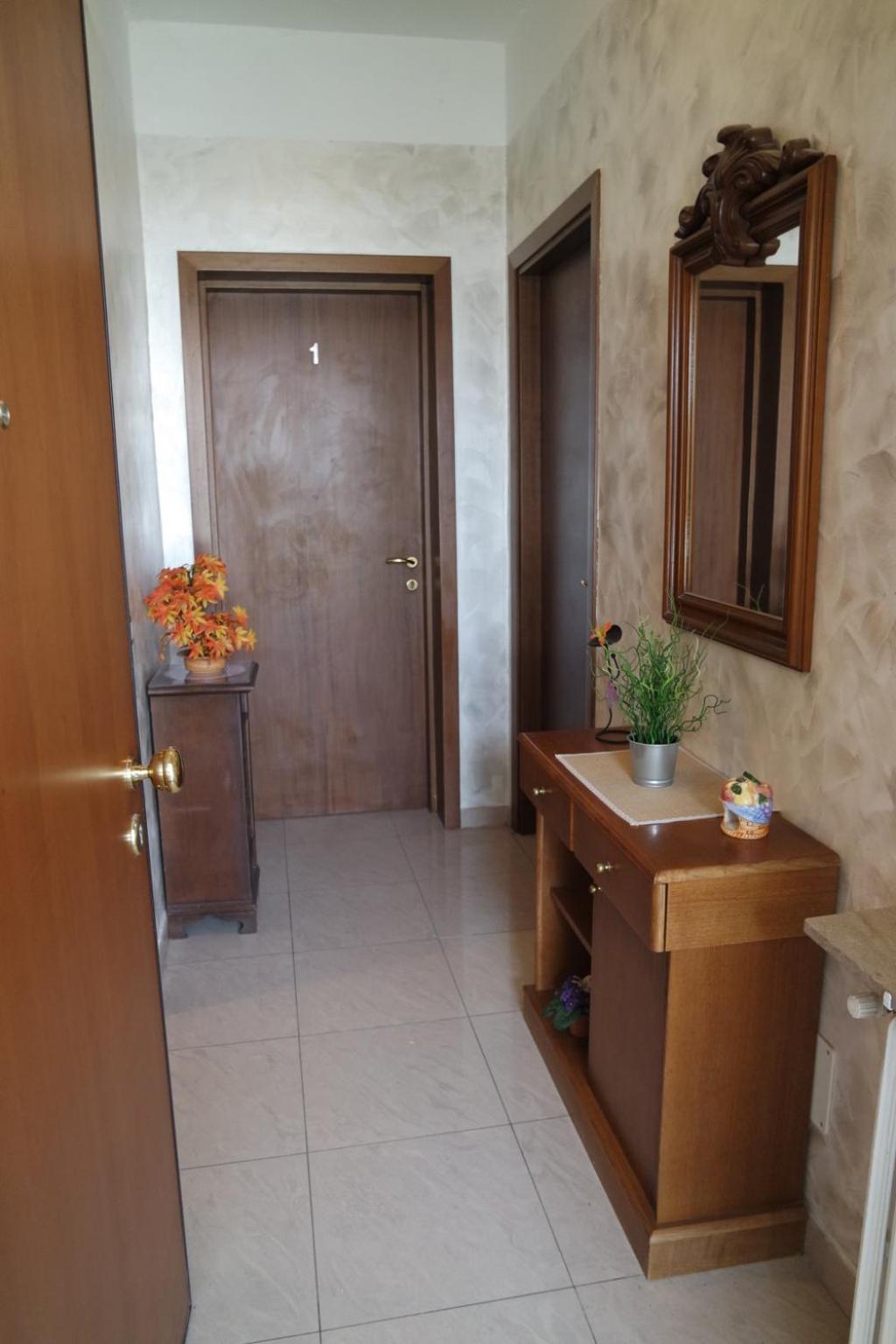Double Room with Private Bathroom - Photo 7