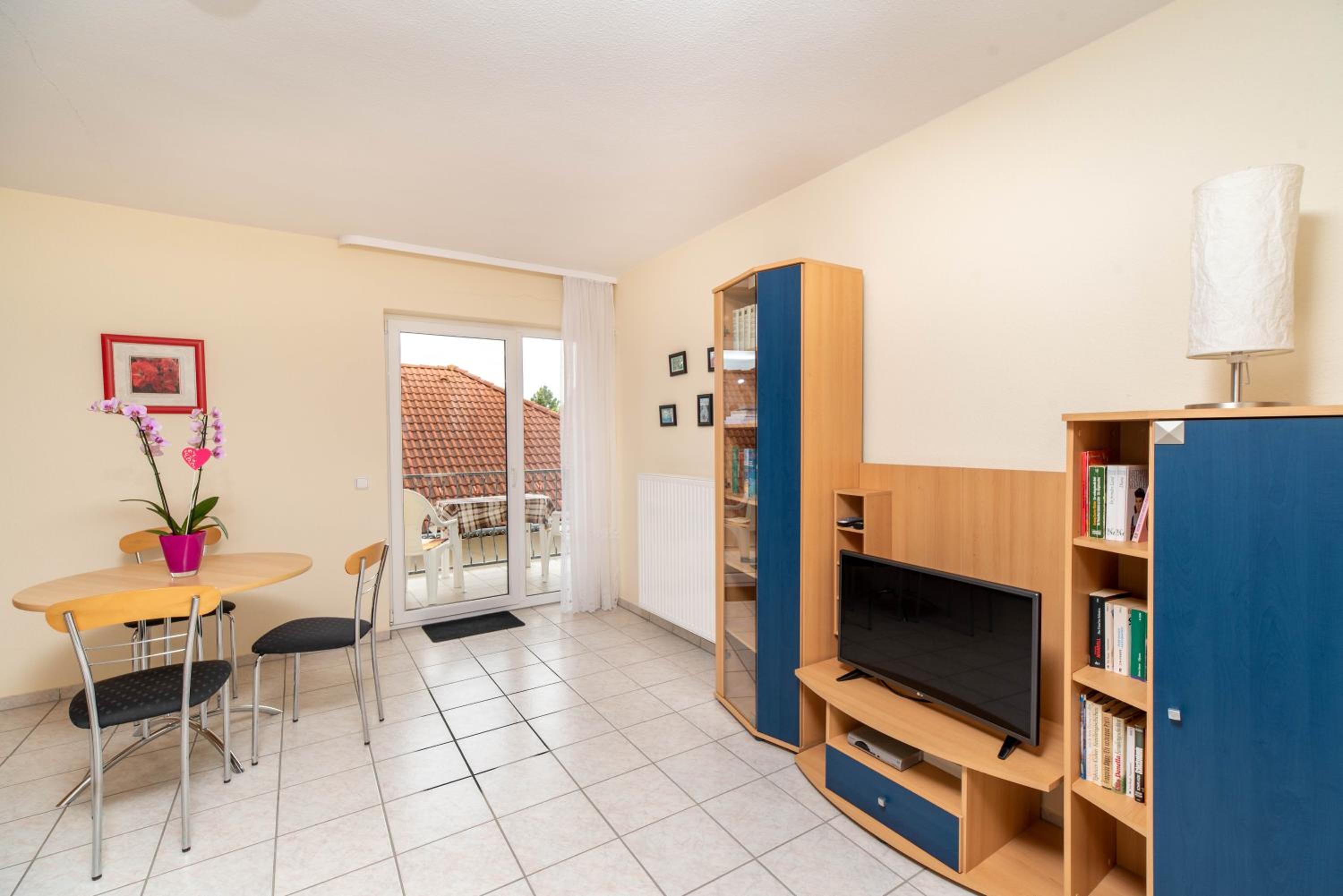 Apartment with Balcony photo 1