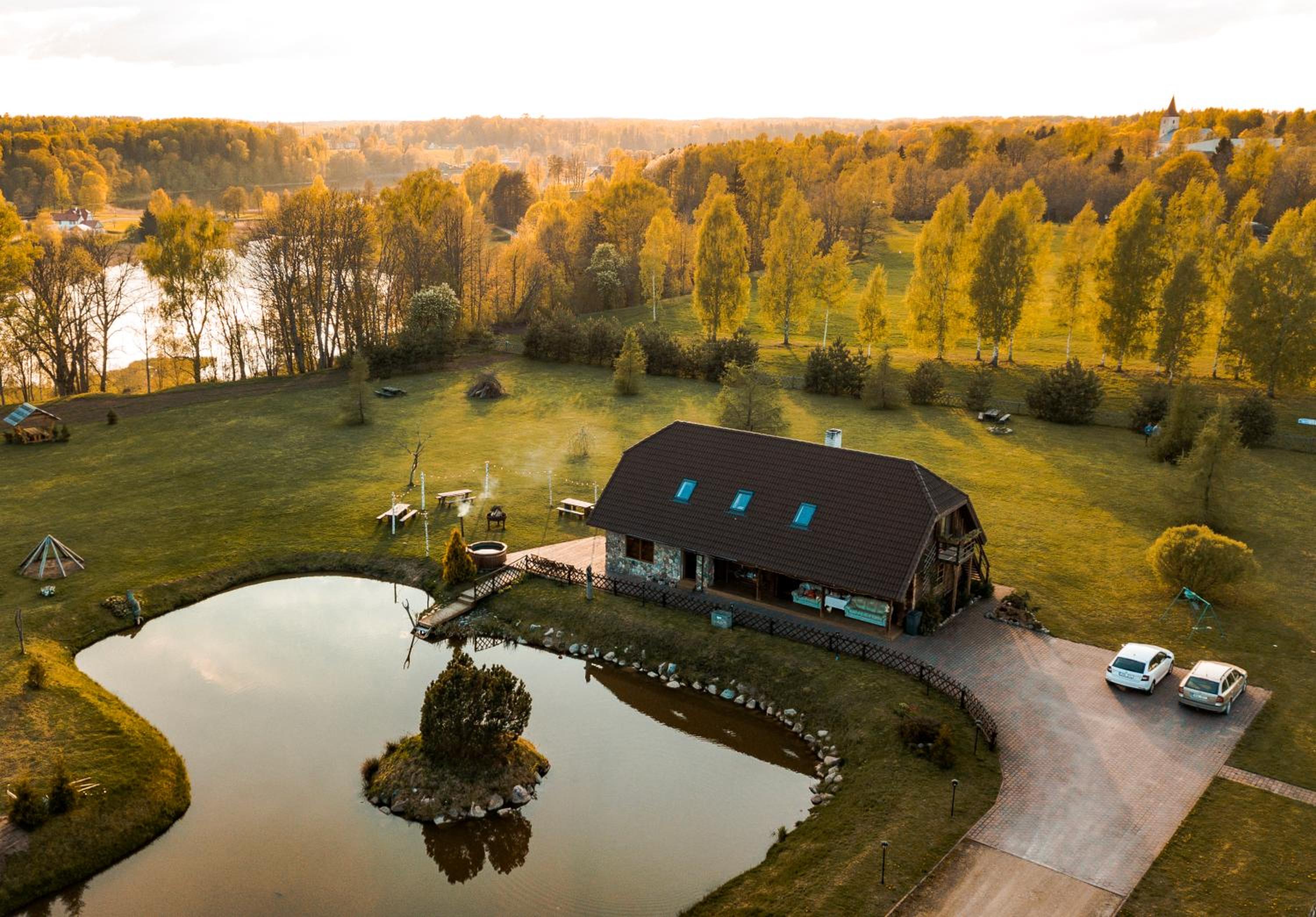 Seven-Bedroom House - Photo 45