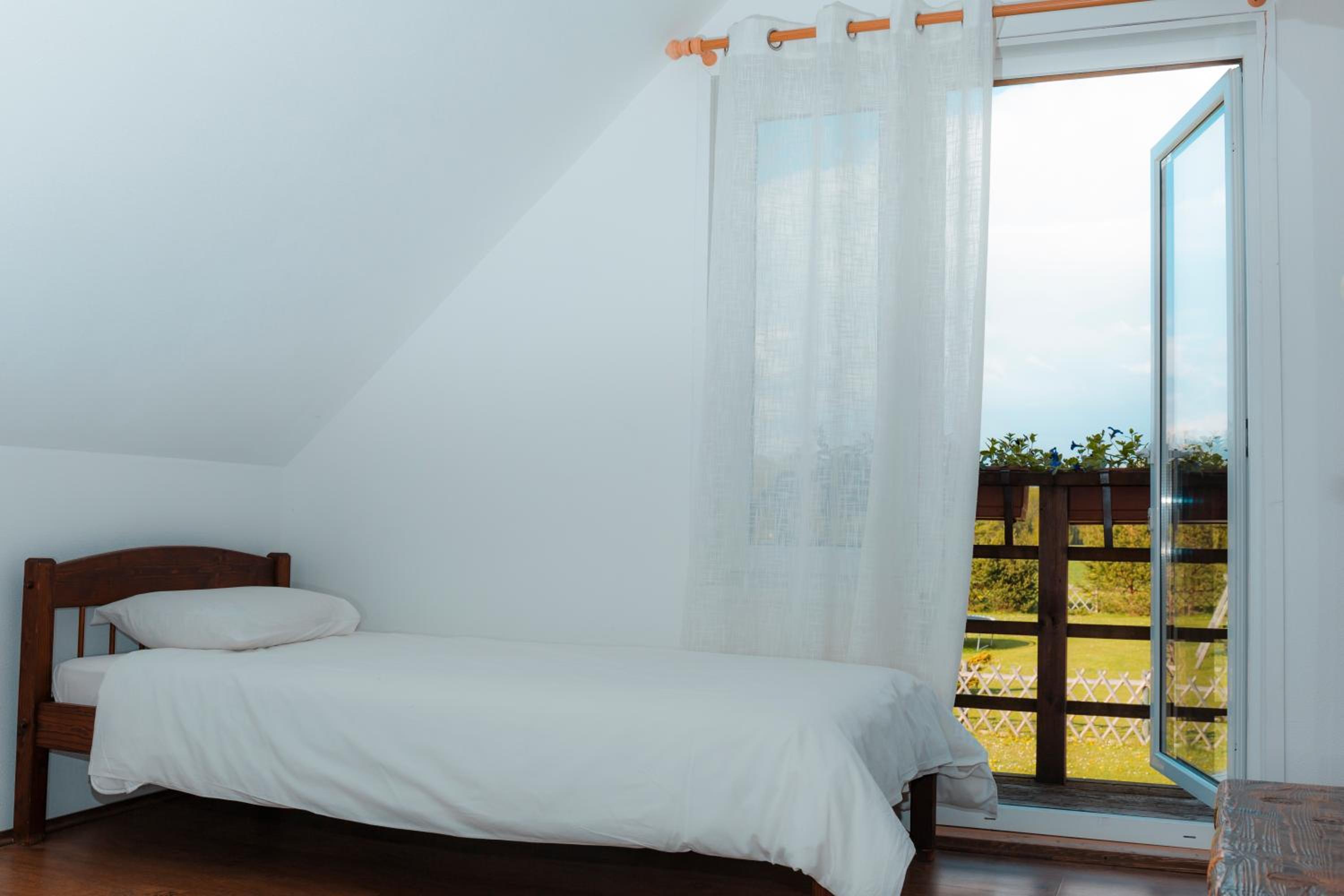 Seven-Bedroom House - Photo 37