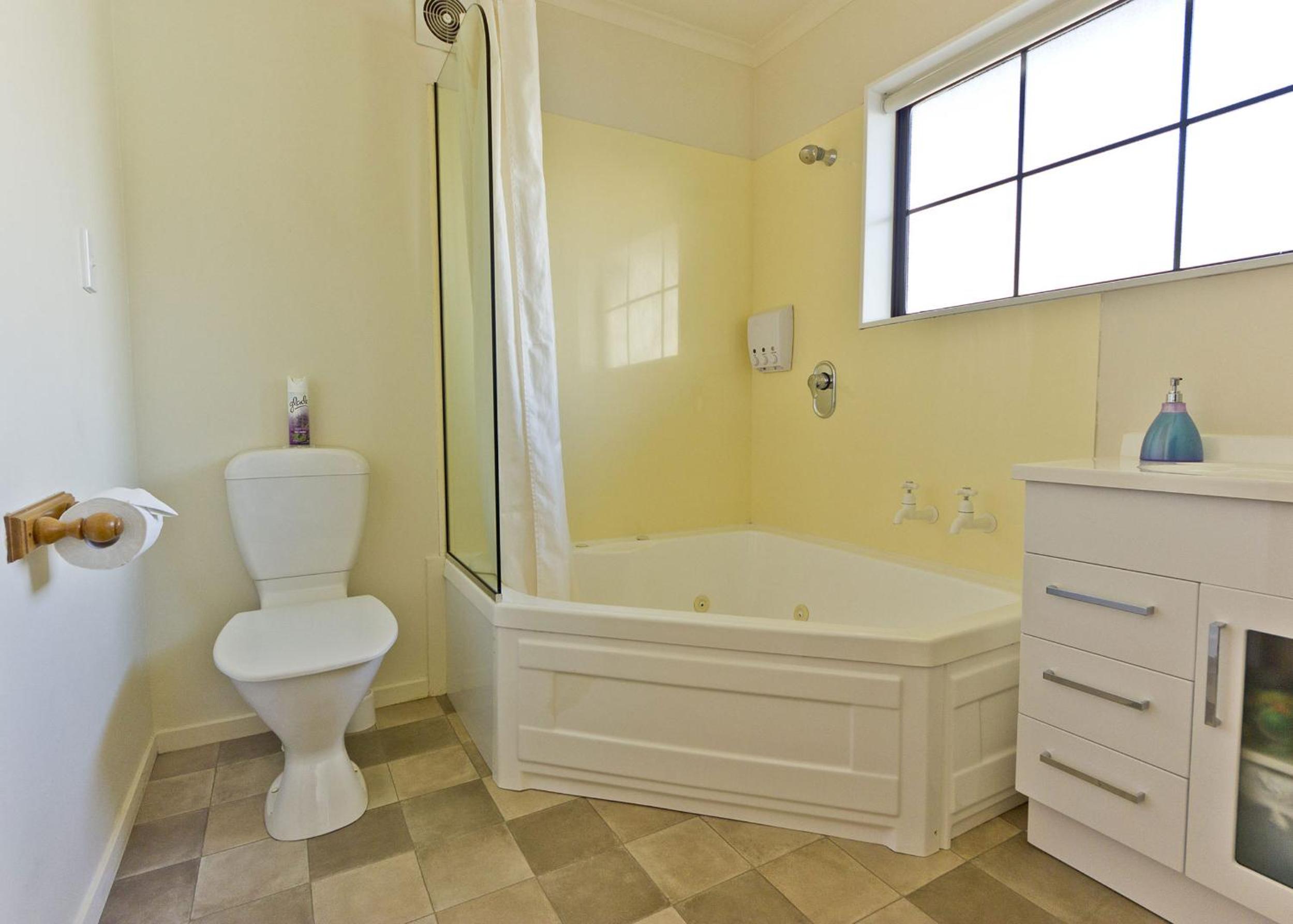 One-Bedroom Apartment with Spa Bath photo 2