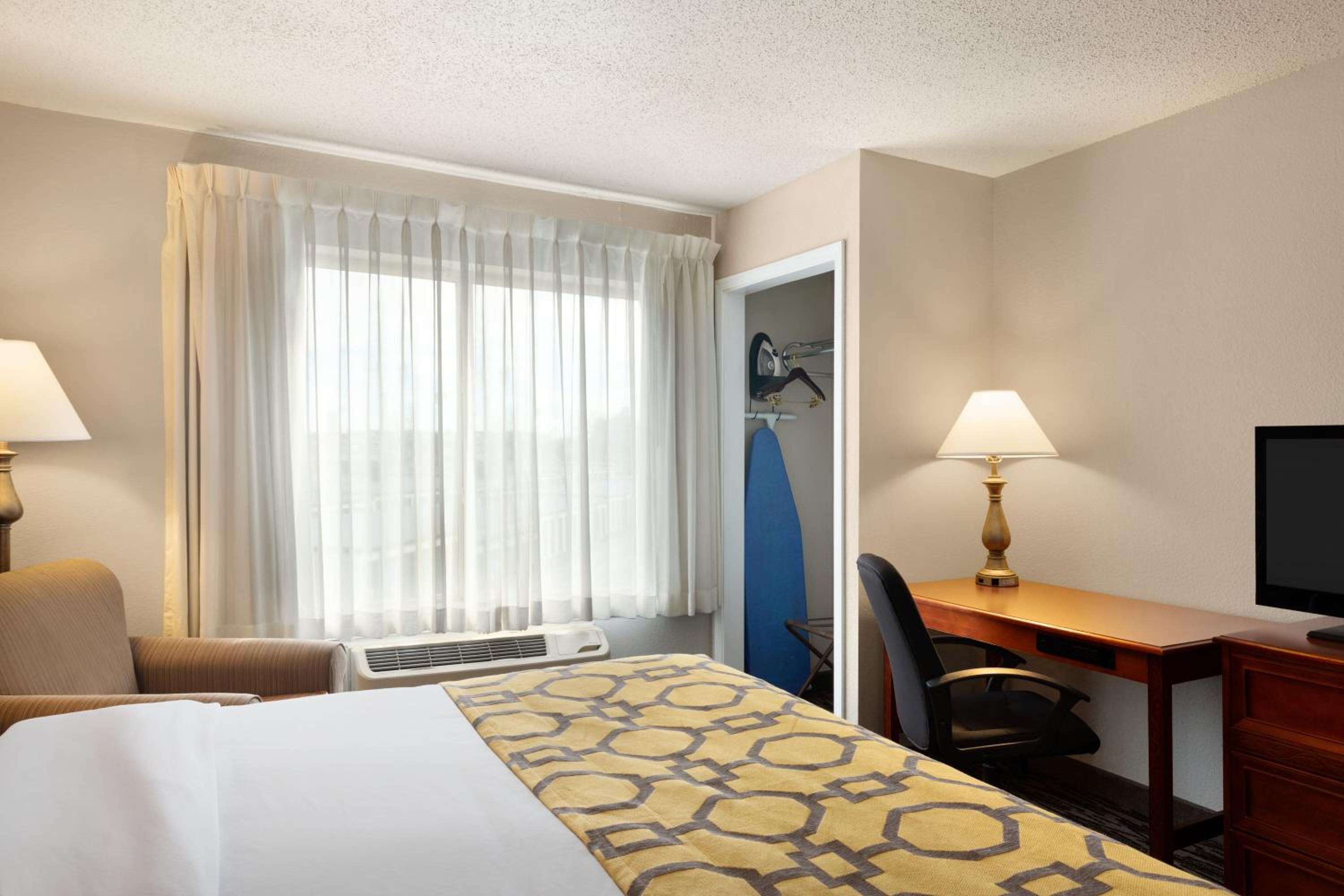King Room -  Non-Smoking photo 2