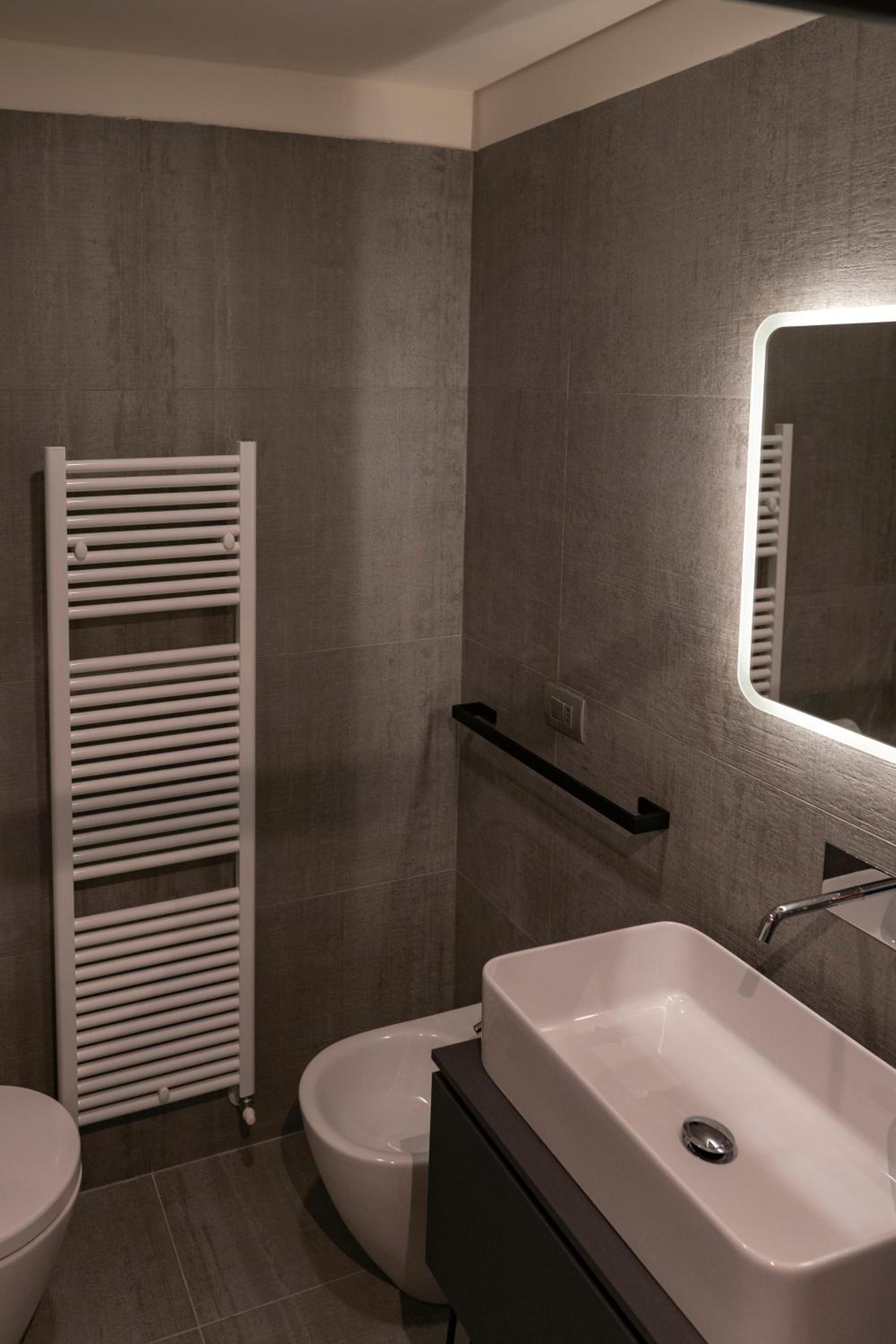 Double Room with Balcony - Photo 7