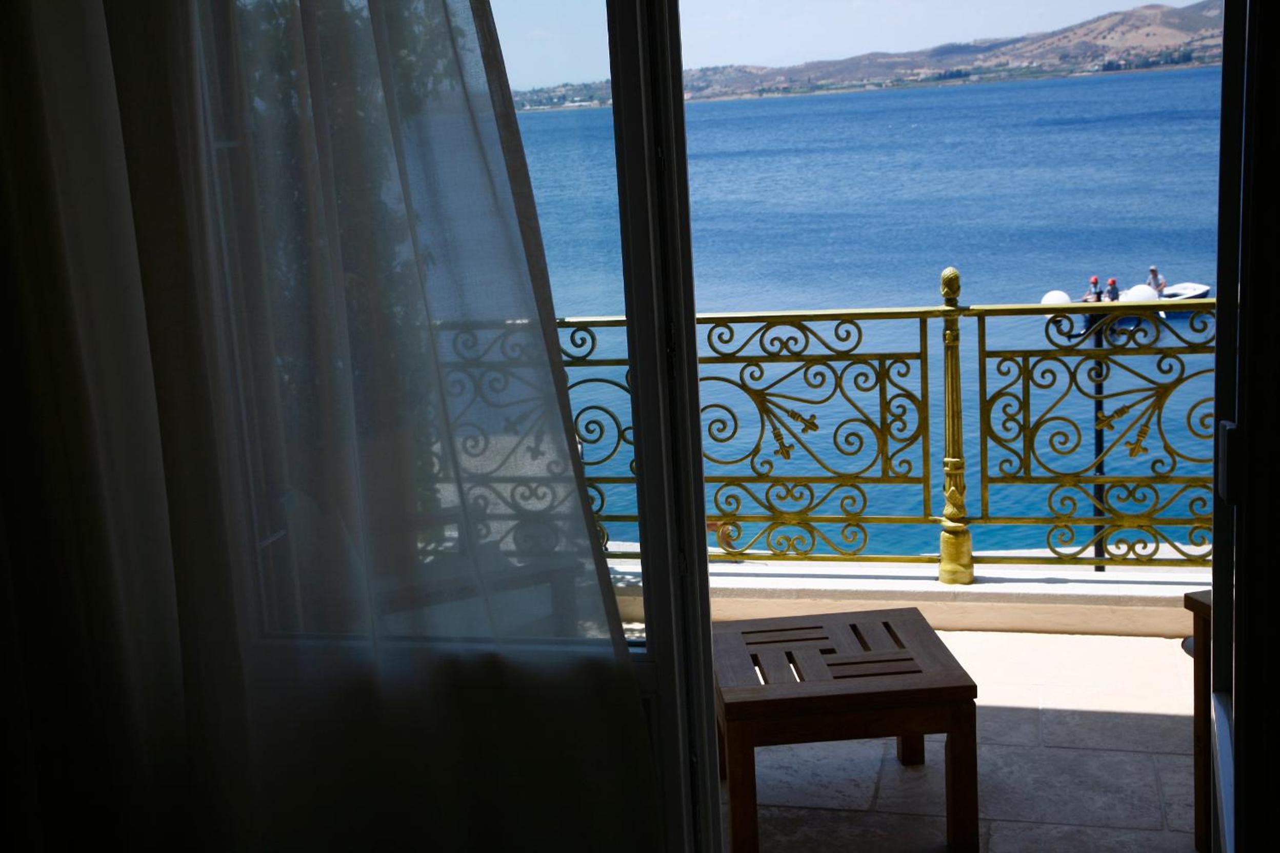 Deluxe Double Room with Sea View photo 3