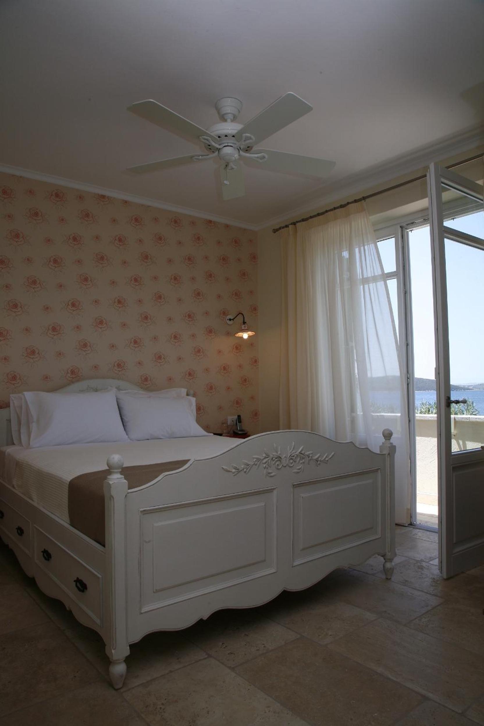 Deluxe Double Room with Sea View photo 2