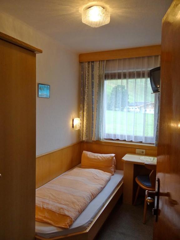 Single Room with Extra Bed photo 2