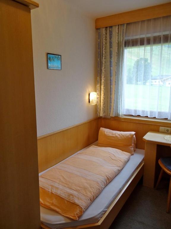 Single Room with Extra Bed photo 1