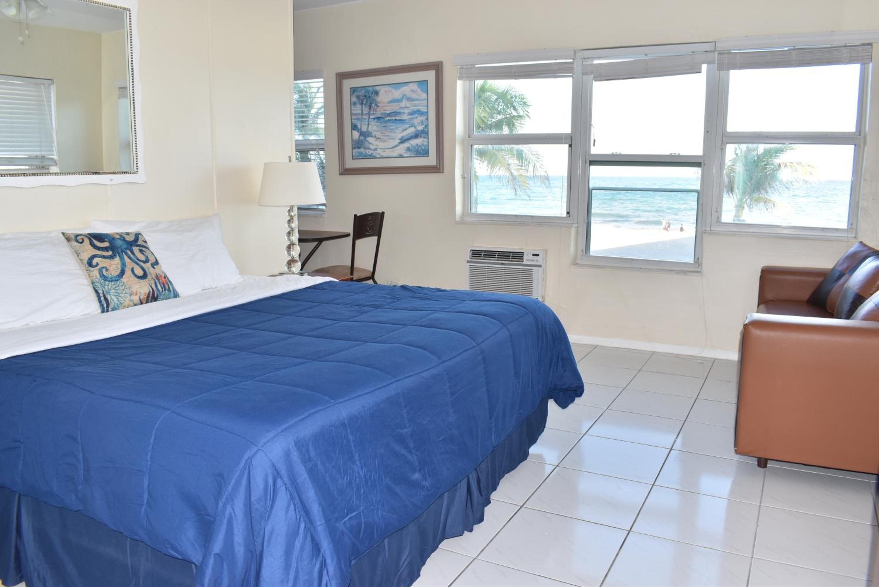 King Room with Sea View - Photo 2