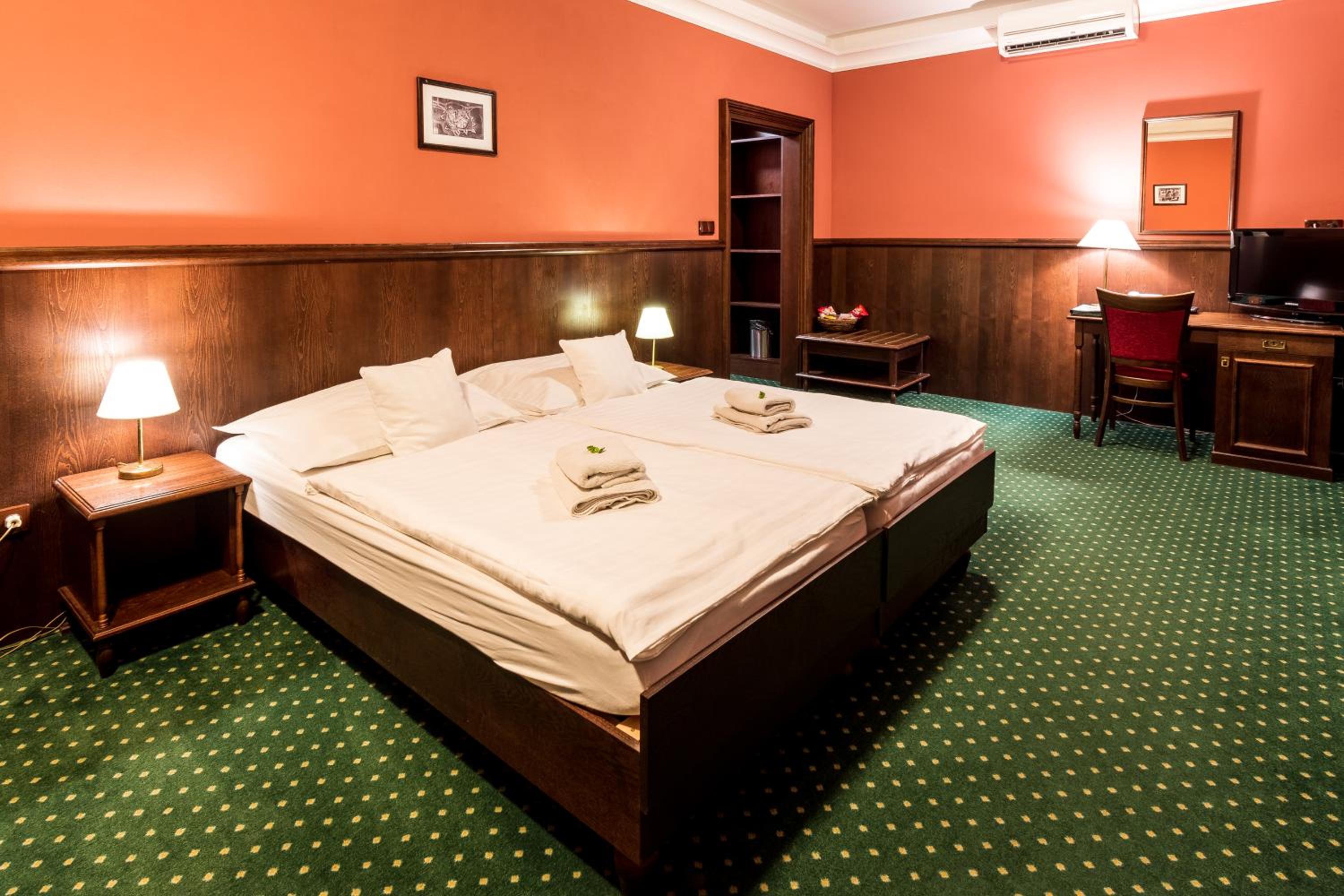 Double Room - Disability Access photo 3