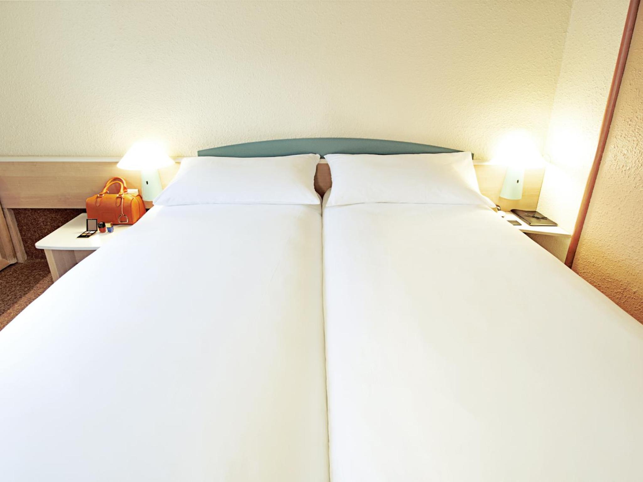 Standard Twin Room photo 2