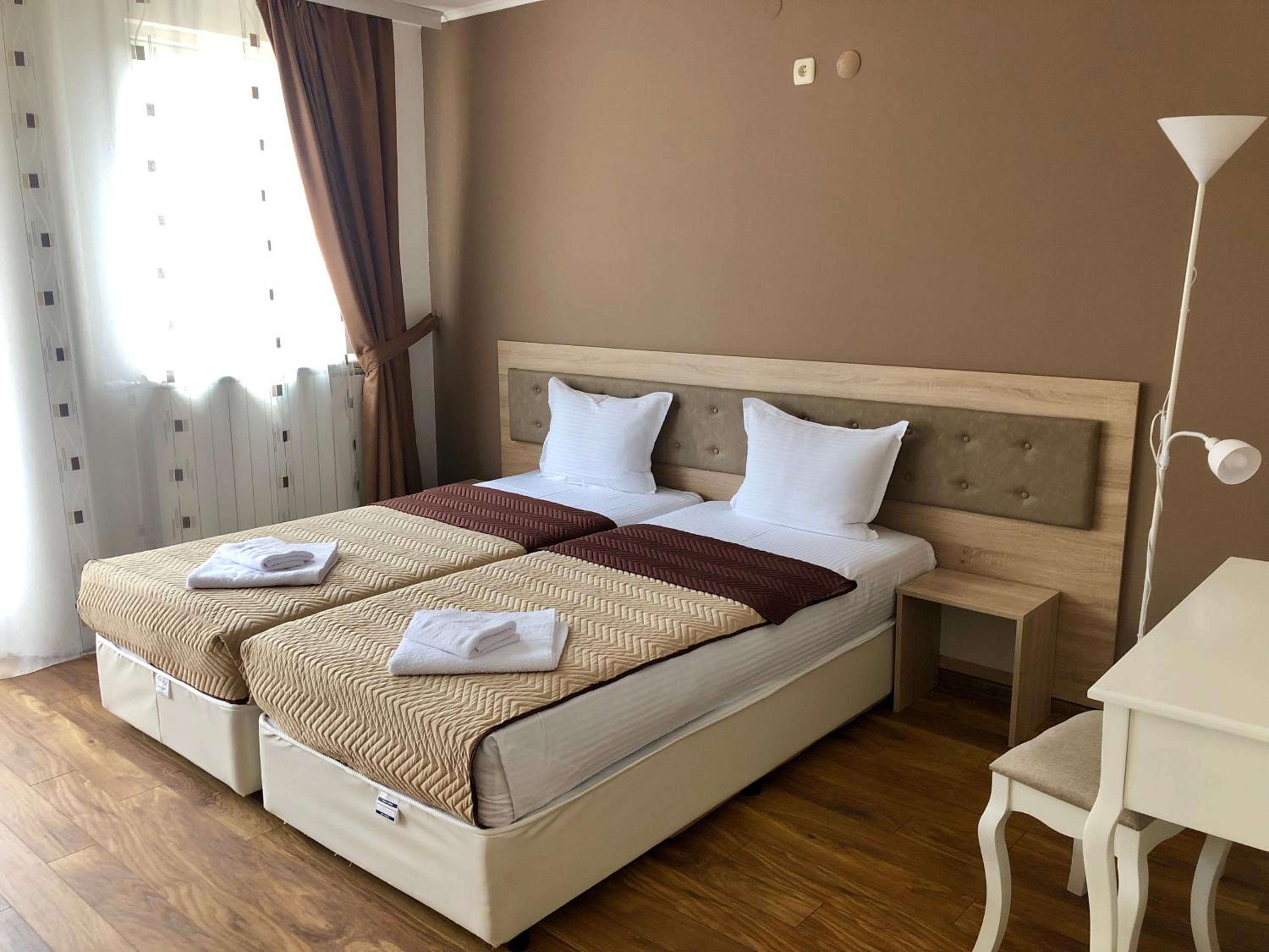 Double Room with Balcony (3 Adults) - Photo 1