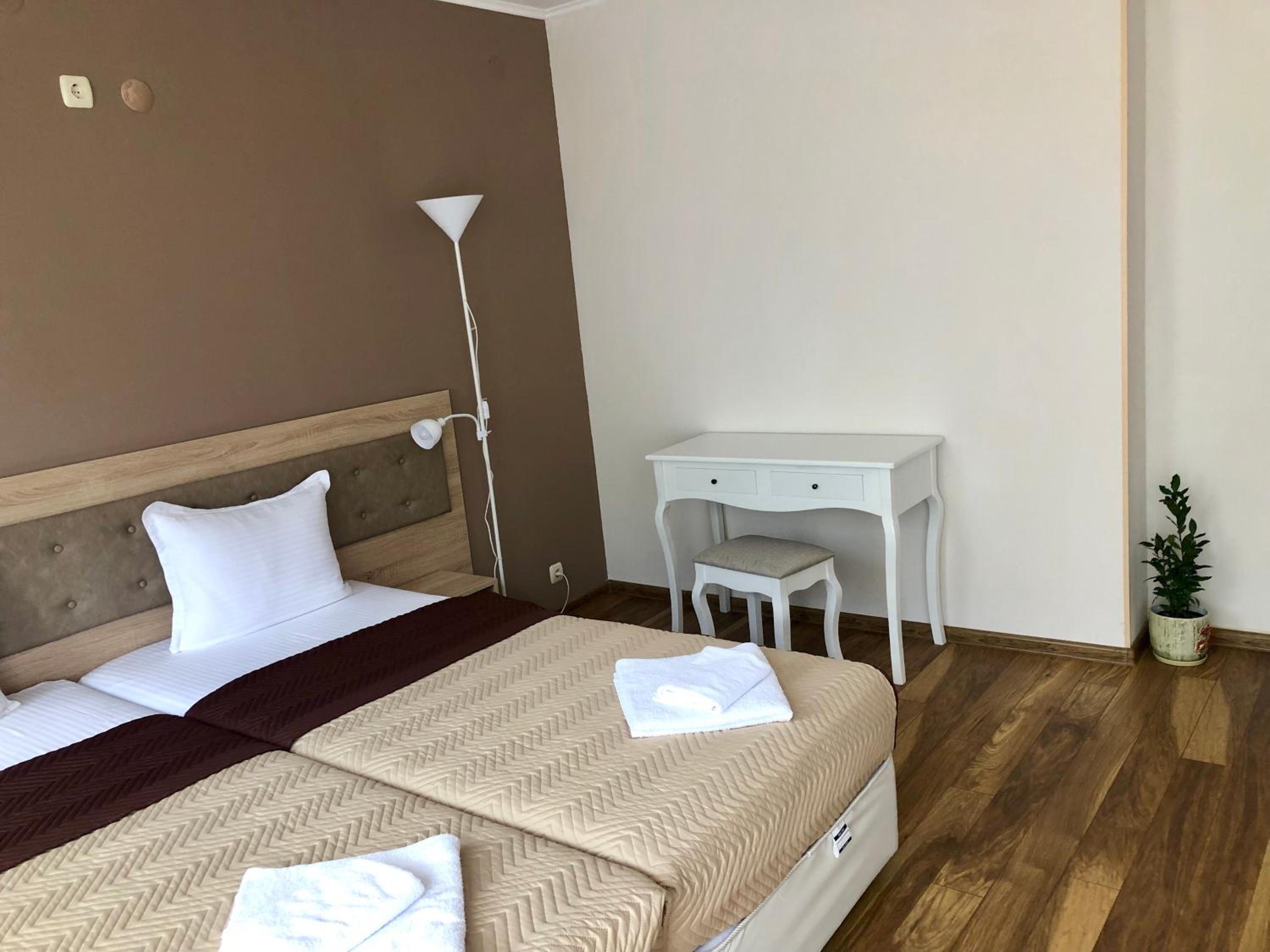 Double Room with Balcony (3 Adults) - Photo 2