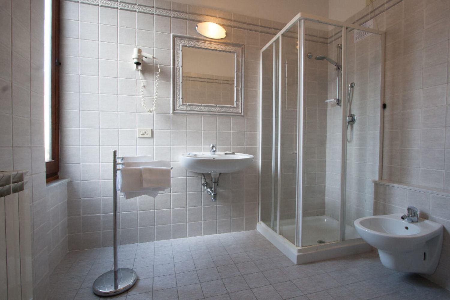 Double or Twin Room - Photo 8
