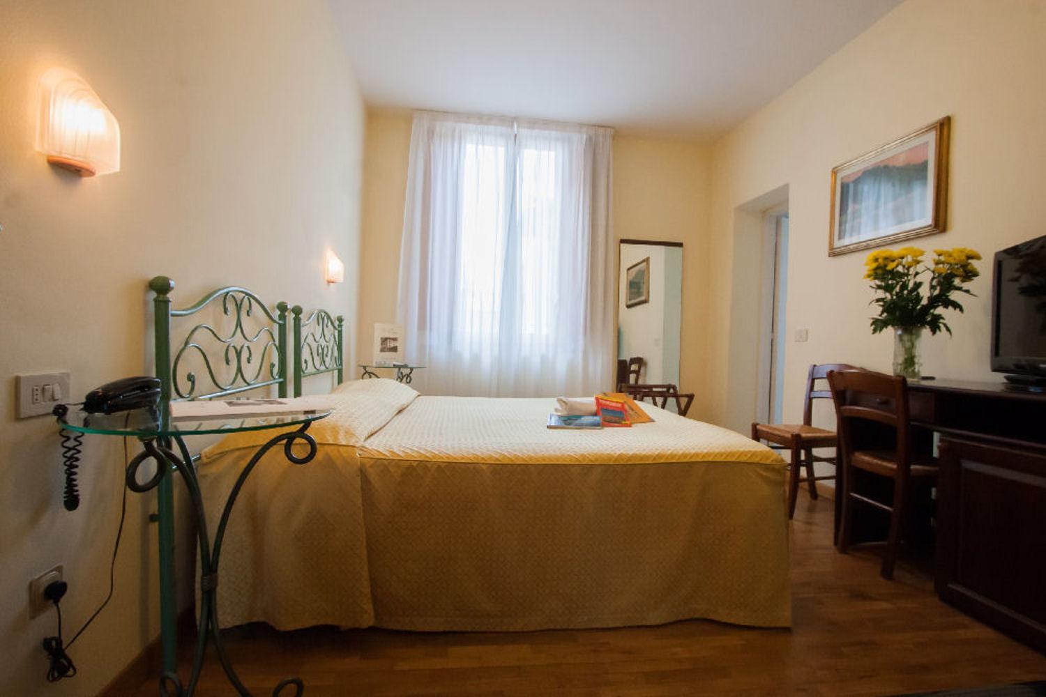Double or Twin Room - Photo 9