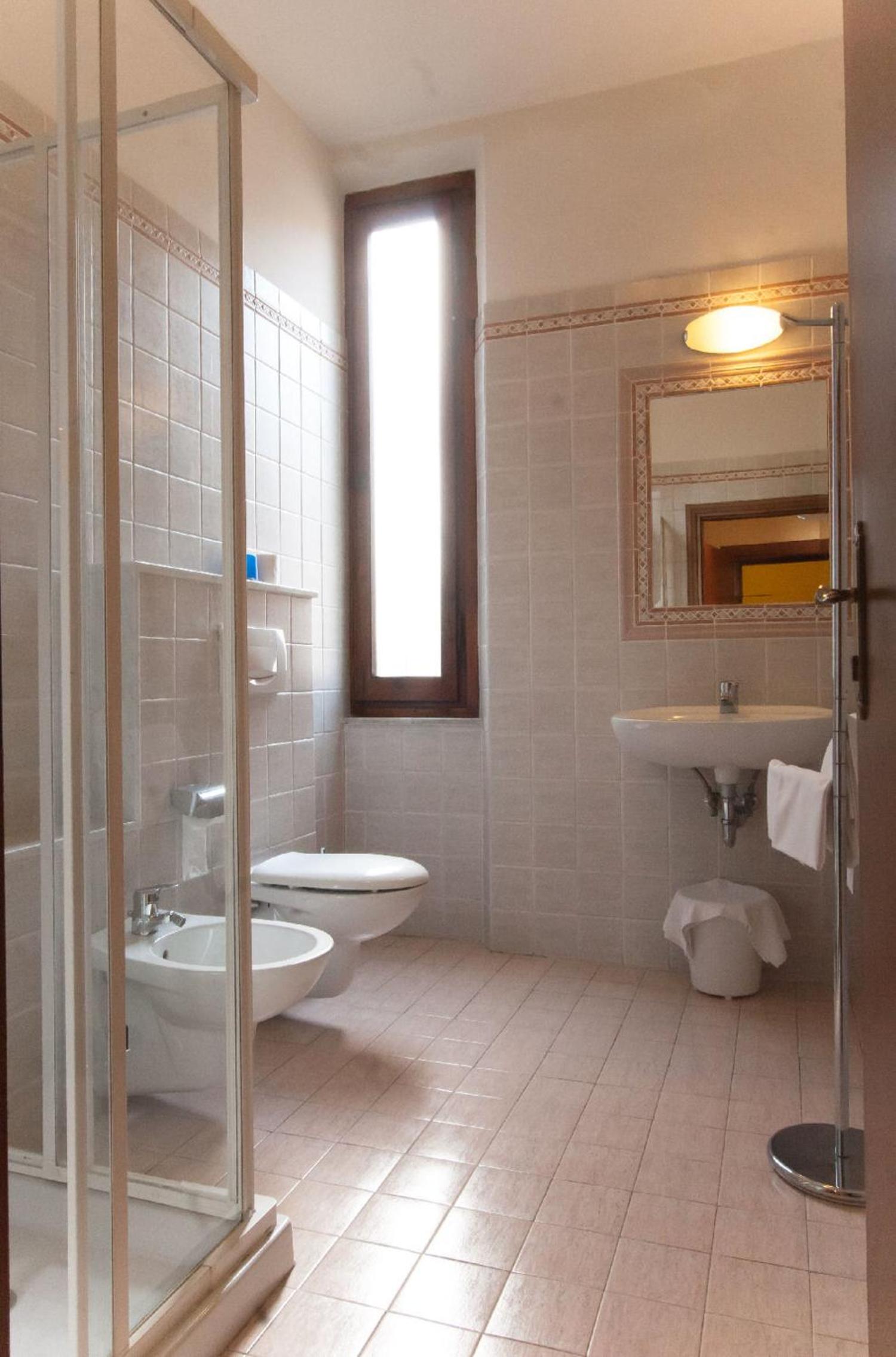 Double or Twin Room - Photo 10