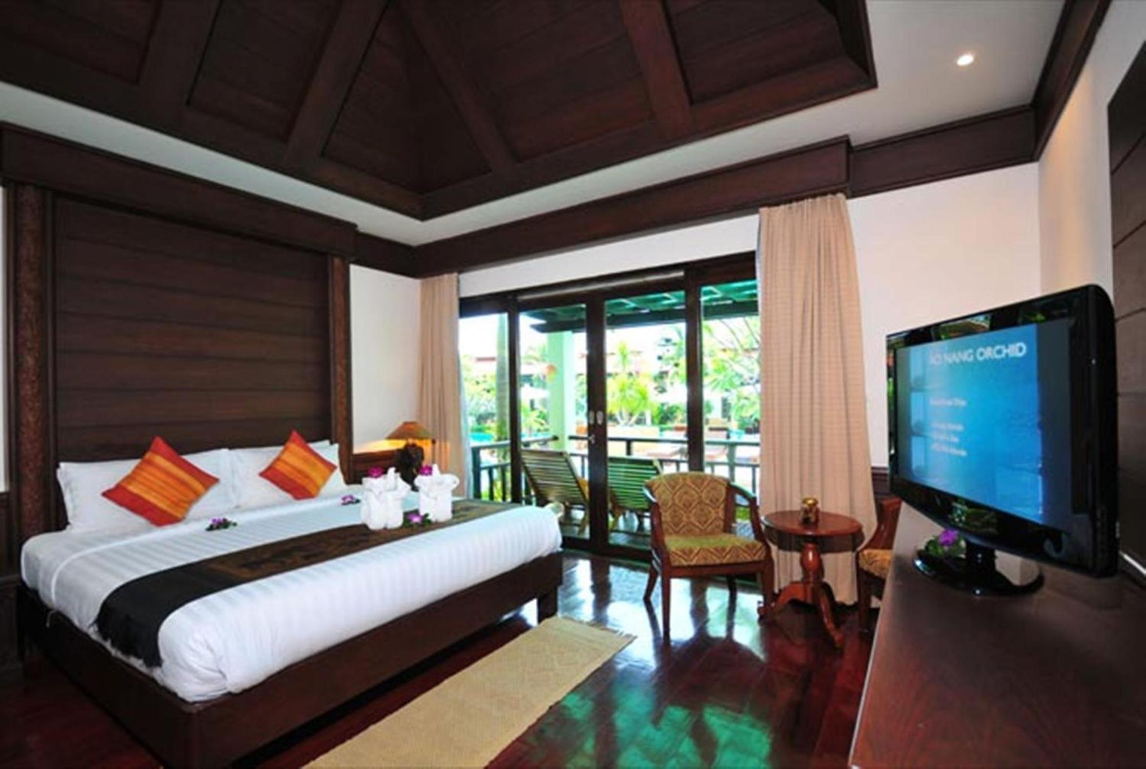 Villa with Pool Access - Photo 8