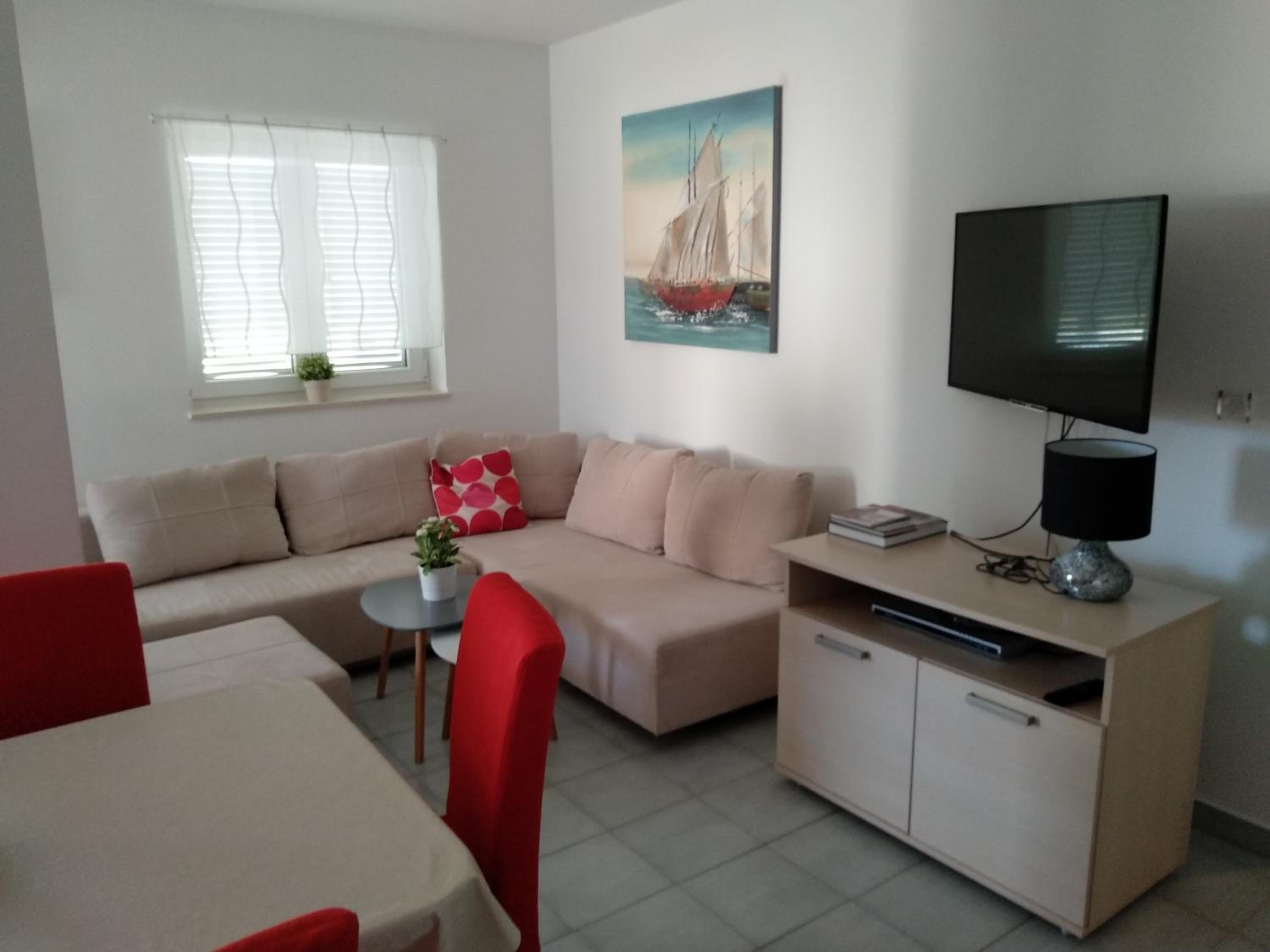 Two-Bedroom Apartment with Terrace and Sea View - Photo 1
