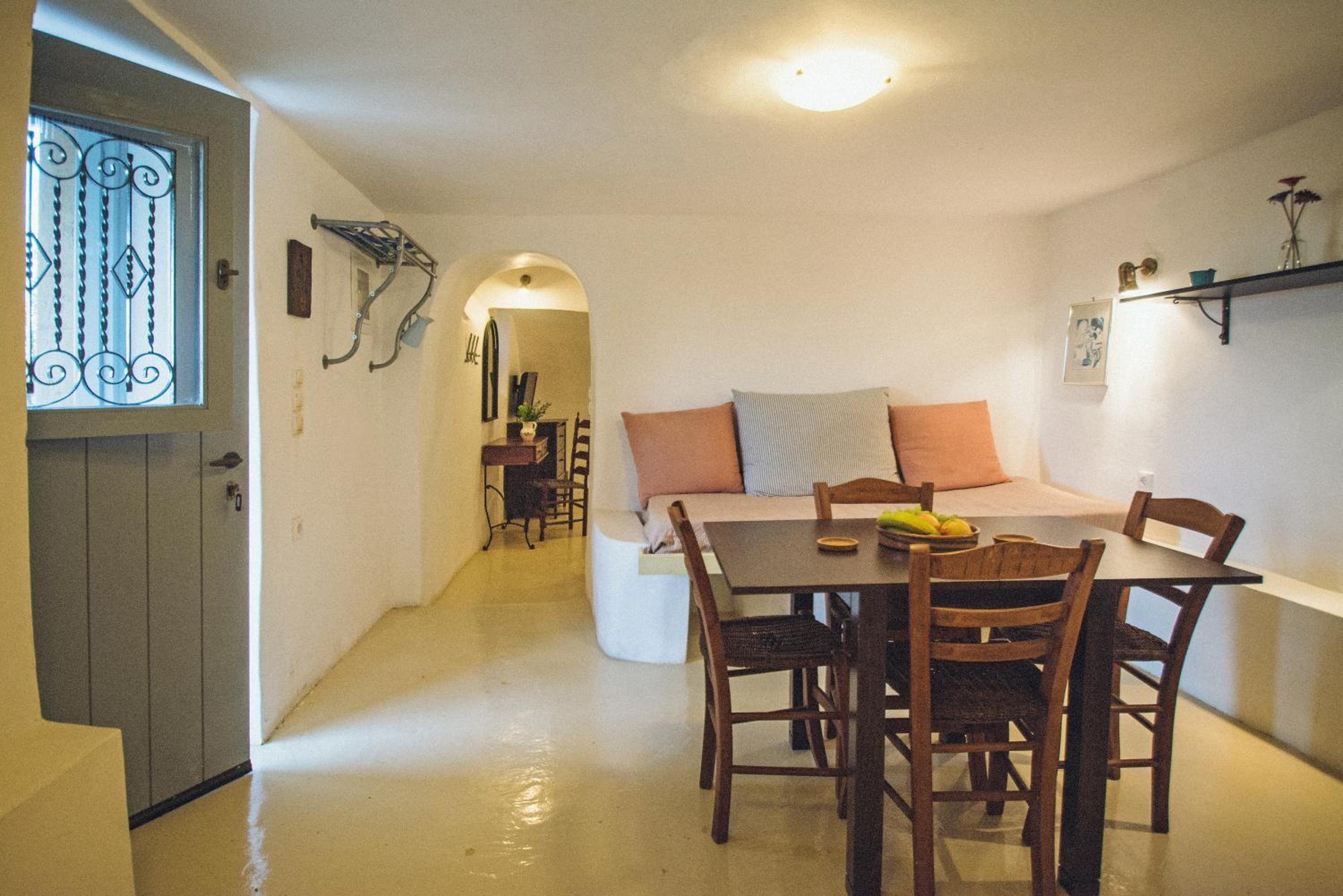 One-Bedroom Apartment photo 2