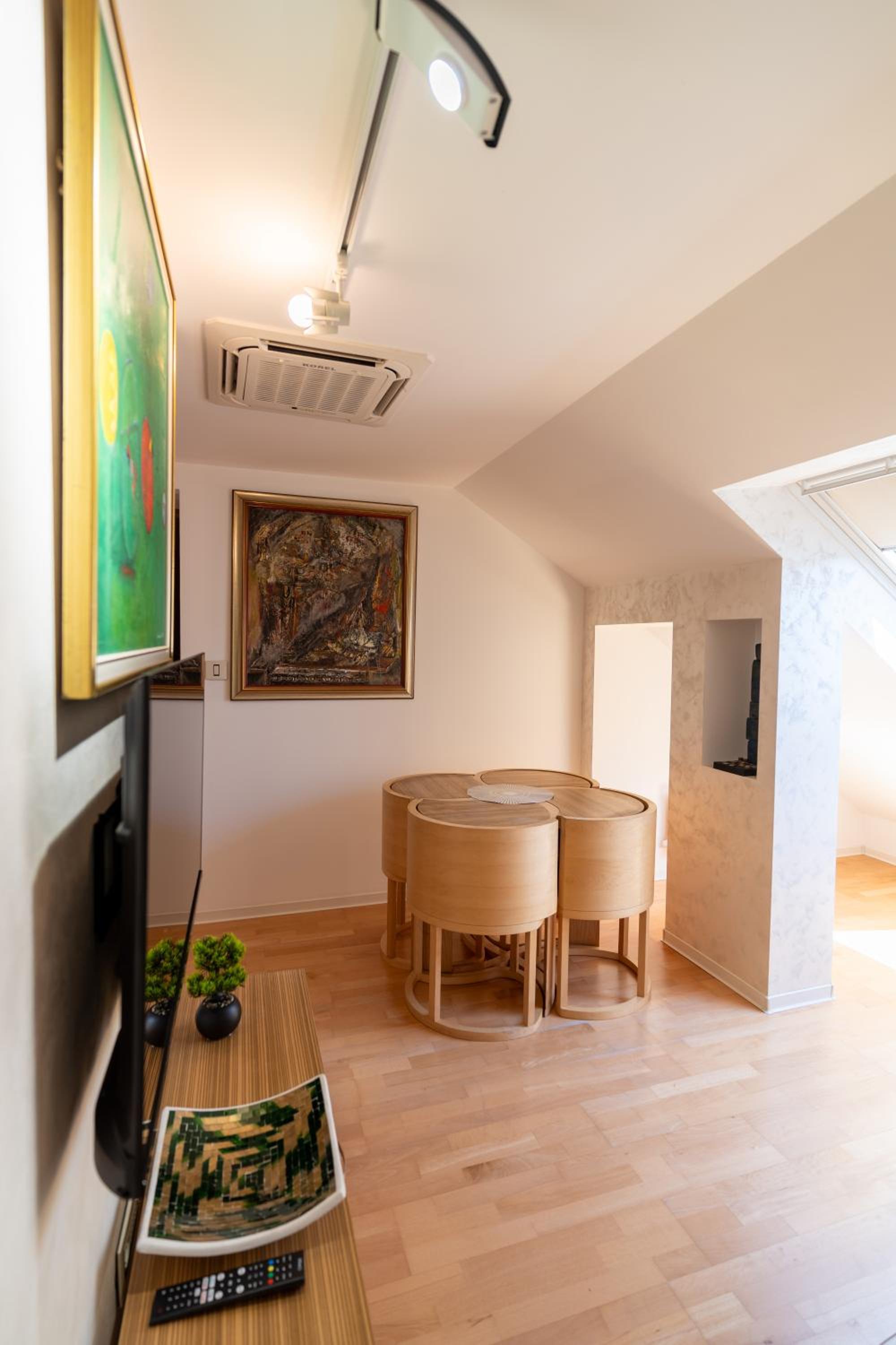 One-bedroom Loft Apartment