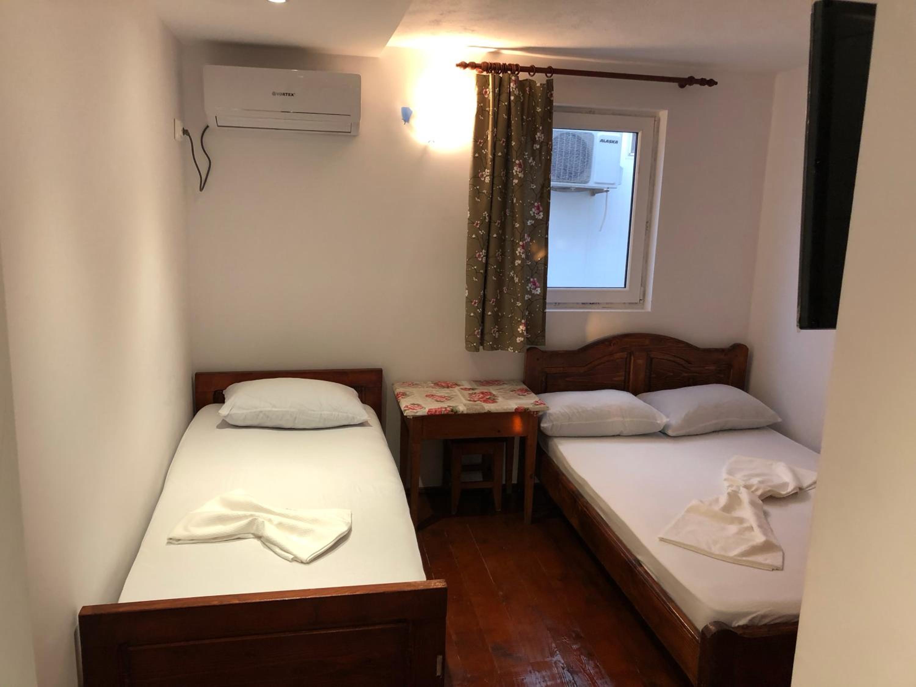 Twin Room with Private Bathroom photo 1