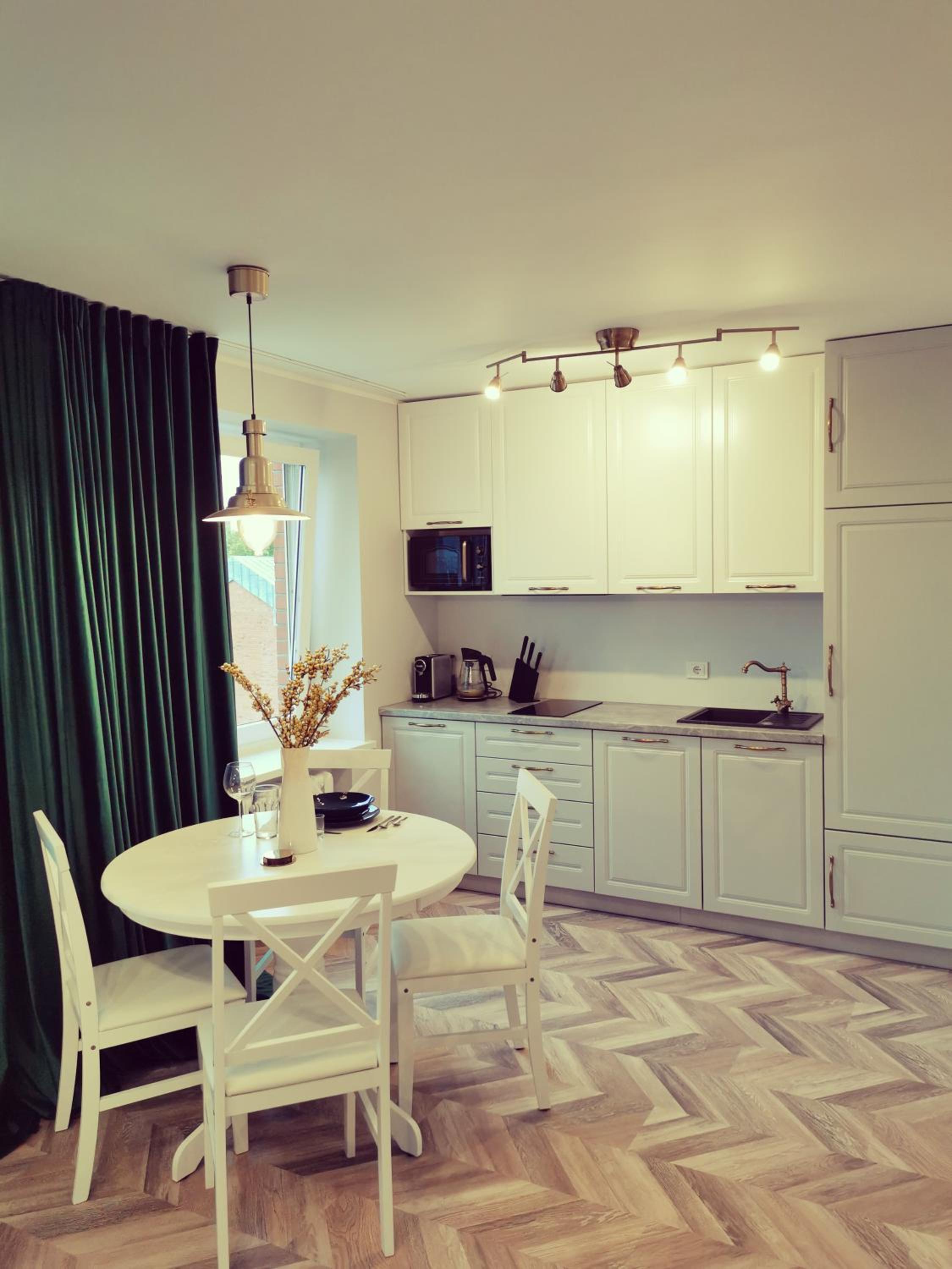 One-Bedroom Apartment - Photo 4