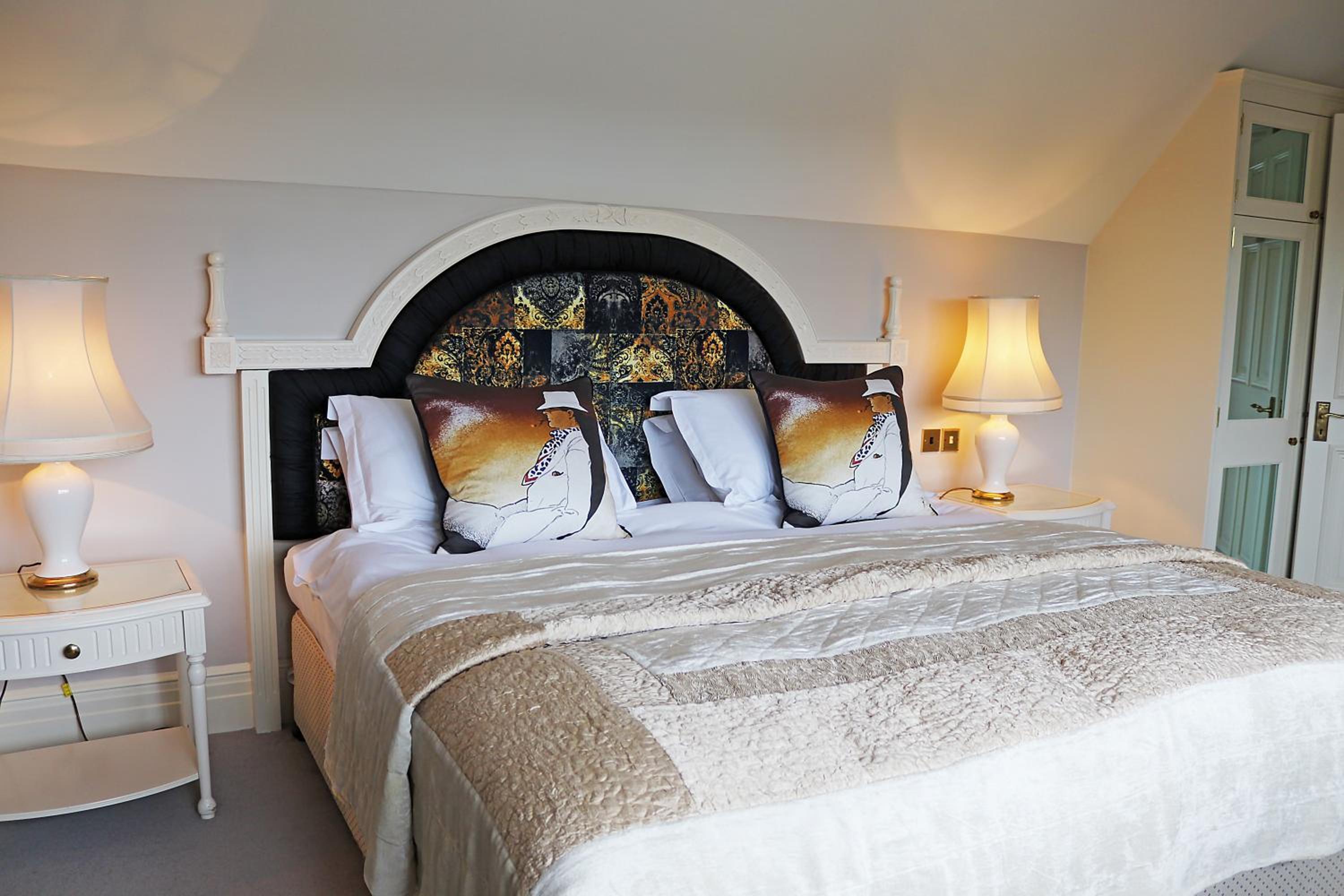 Executive Suite - Photo 2