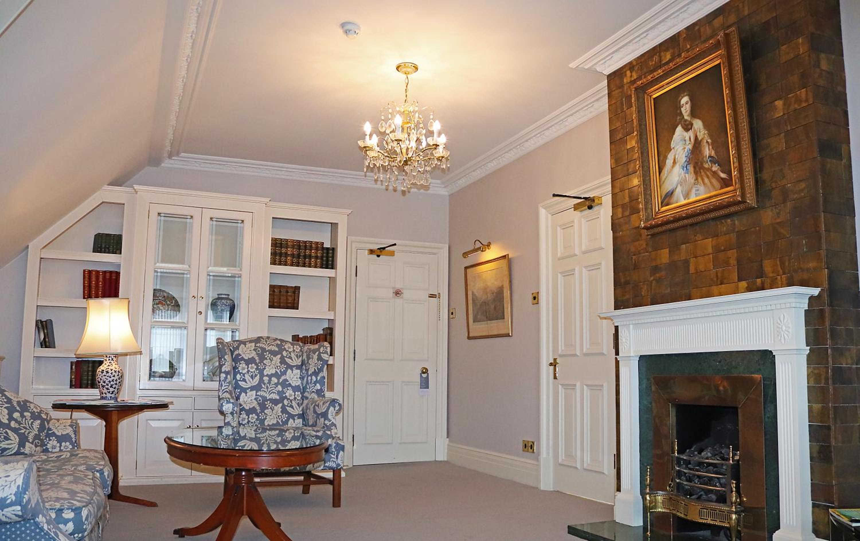 Executive Suite - Photo 5