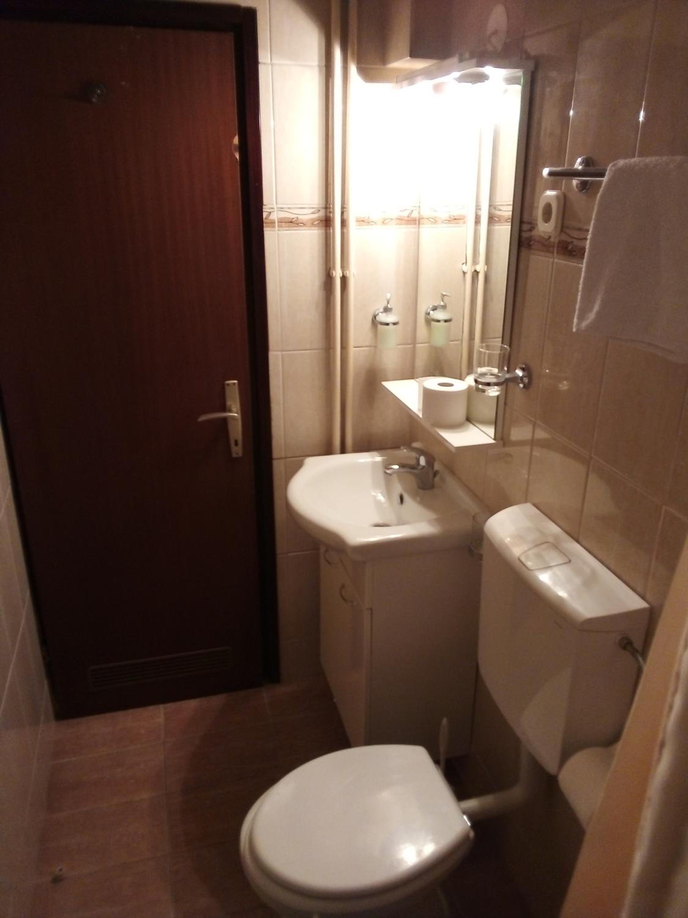 Apartment with Balcony - Photo 12