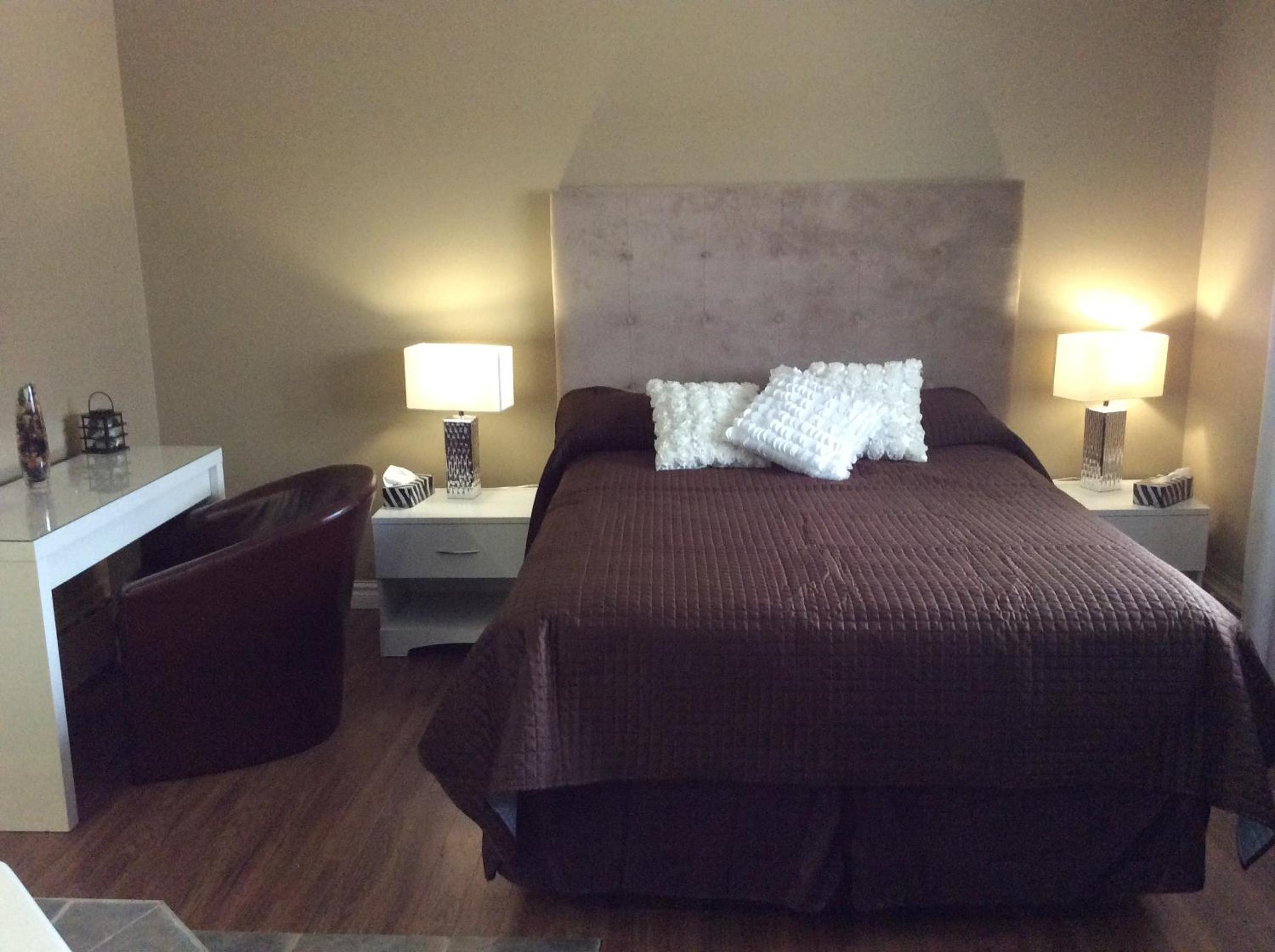 Queen Room photo 1